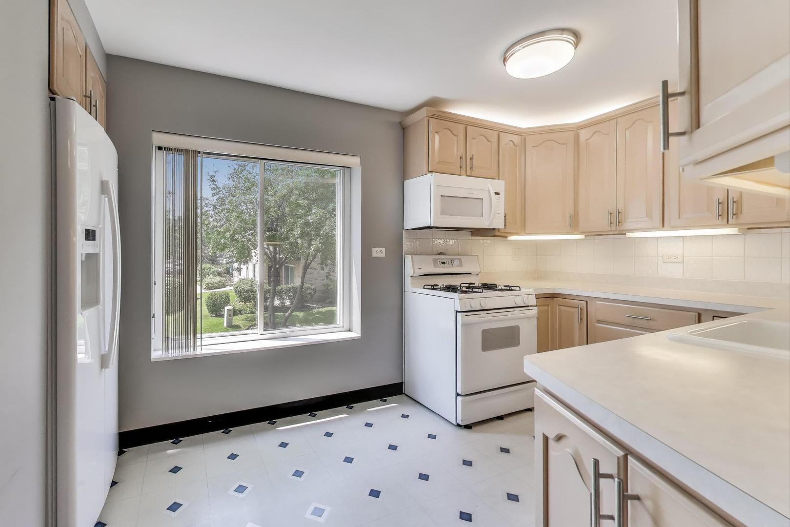 900 E Wilmette Road Unit: 205
