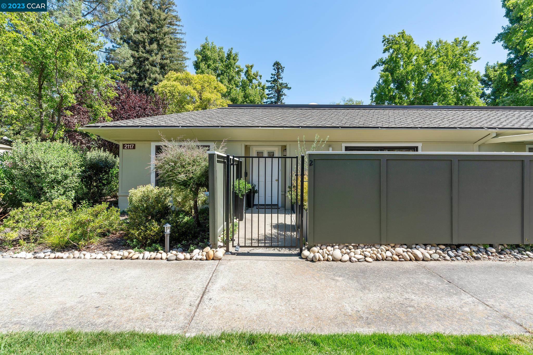 2117 Tice Creek Dr Unit: 2