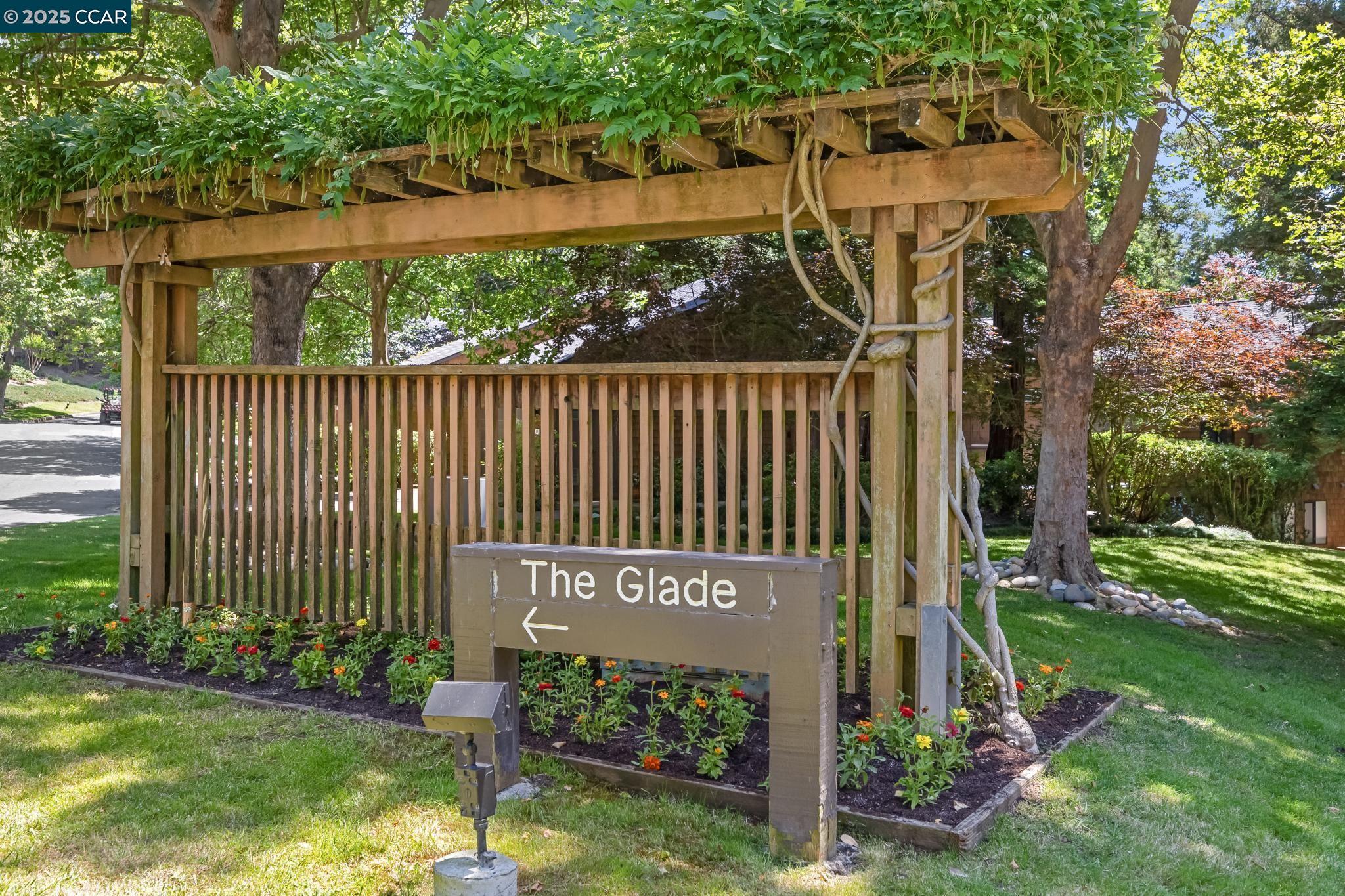 524 THE GLADE
