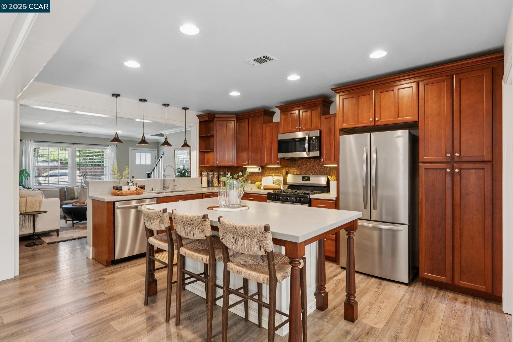 4188 Pickwick Dr