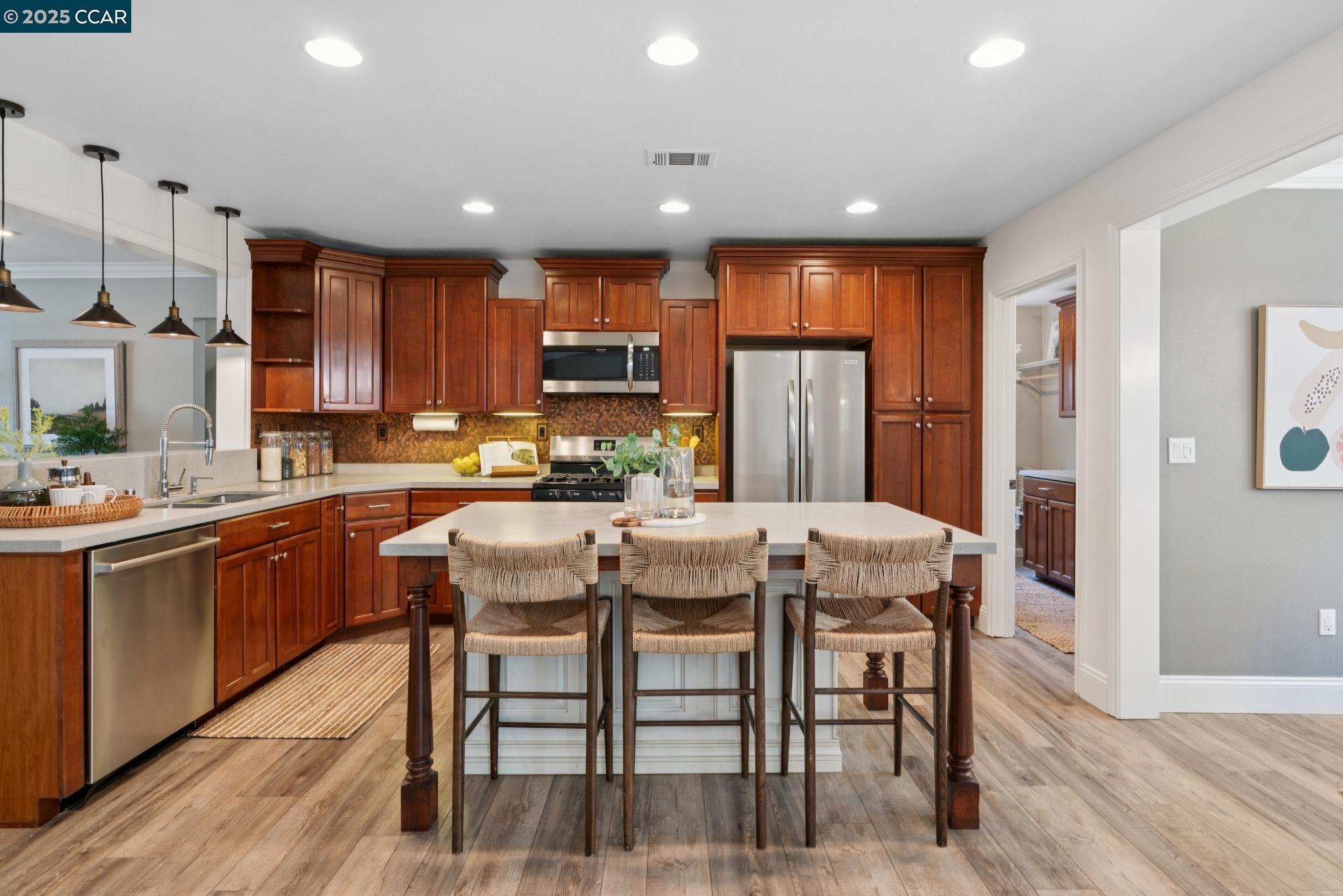 4188 Pickwick Dr