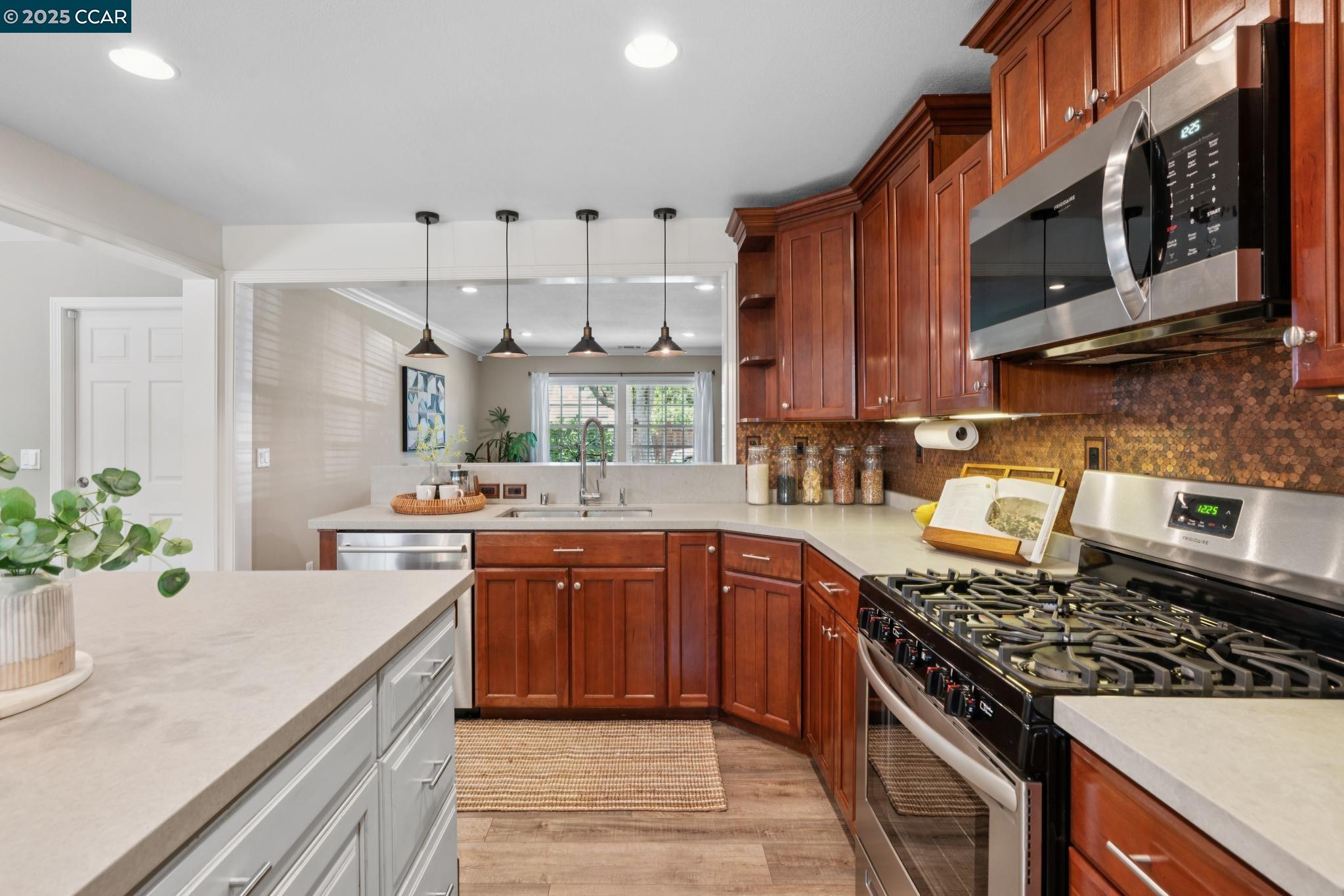 4188 Pickwick Dr