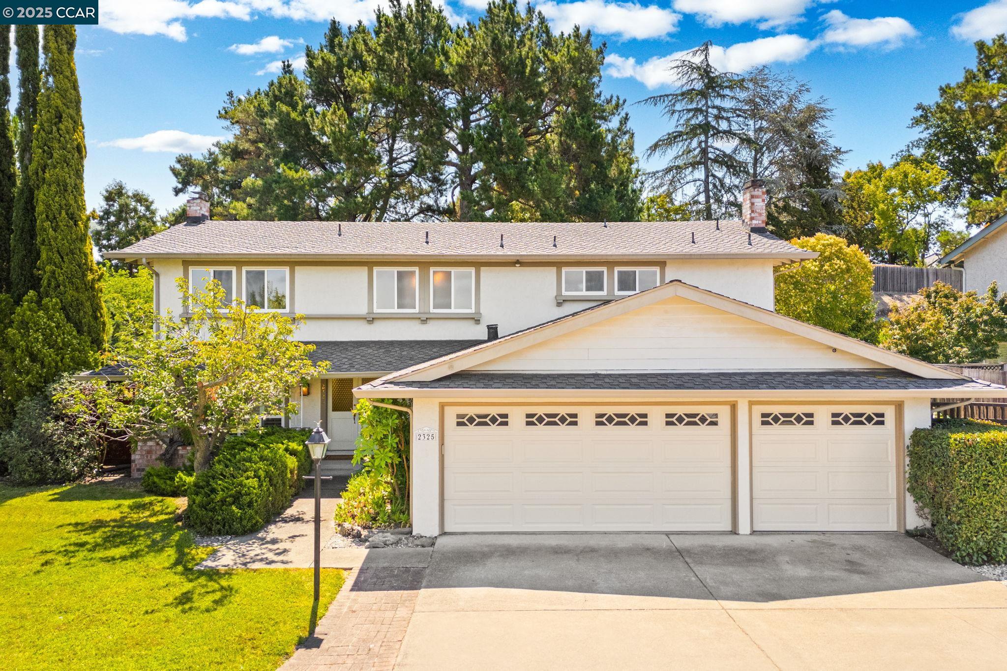 2325 Lariat Ln