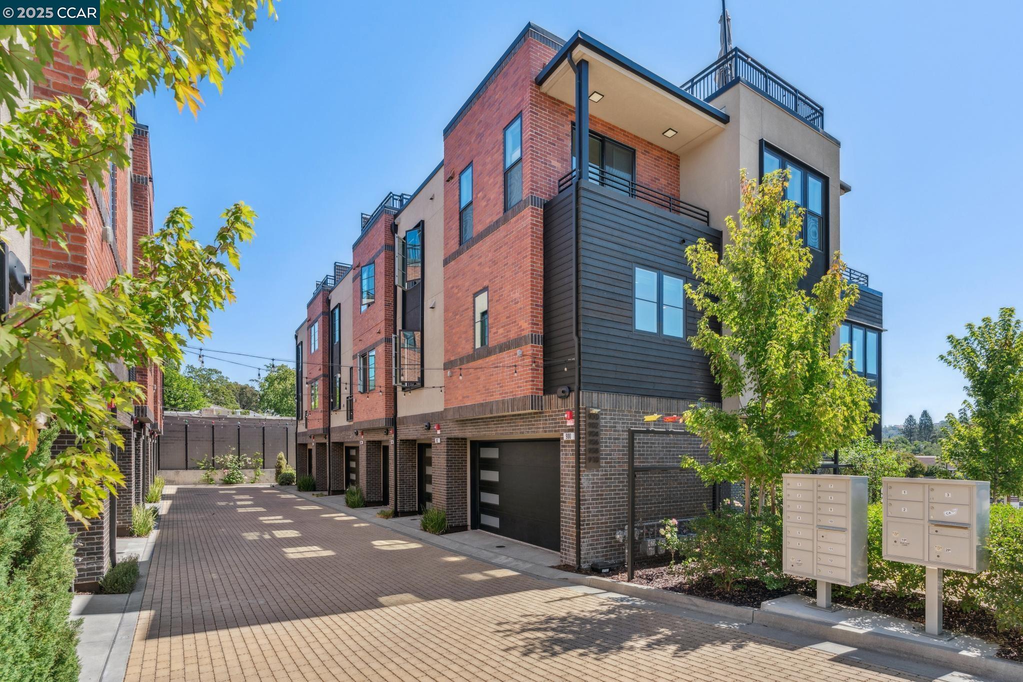 900 Brown Ave, Lafayette