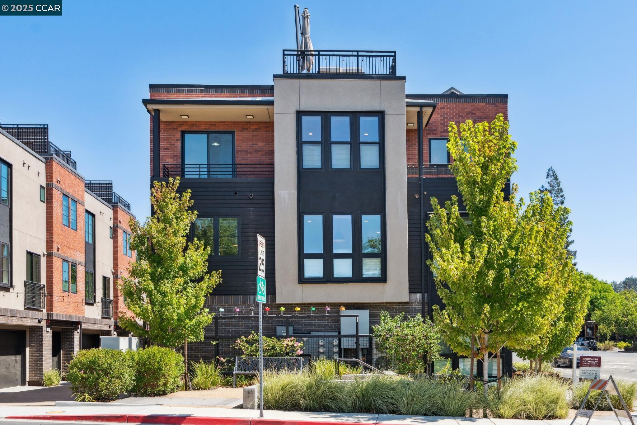 900 Brown Ave, Lafayette