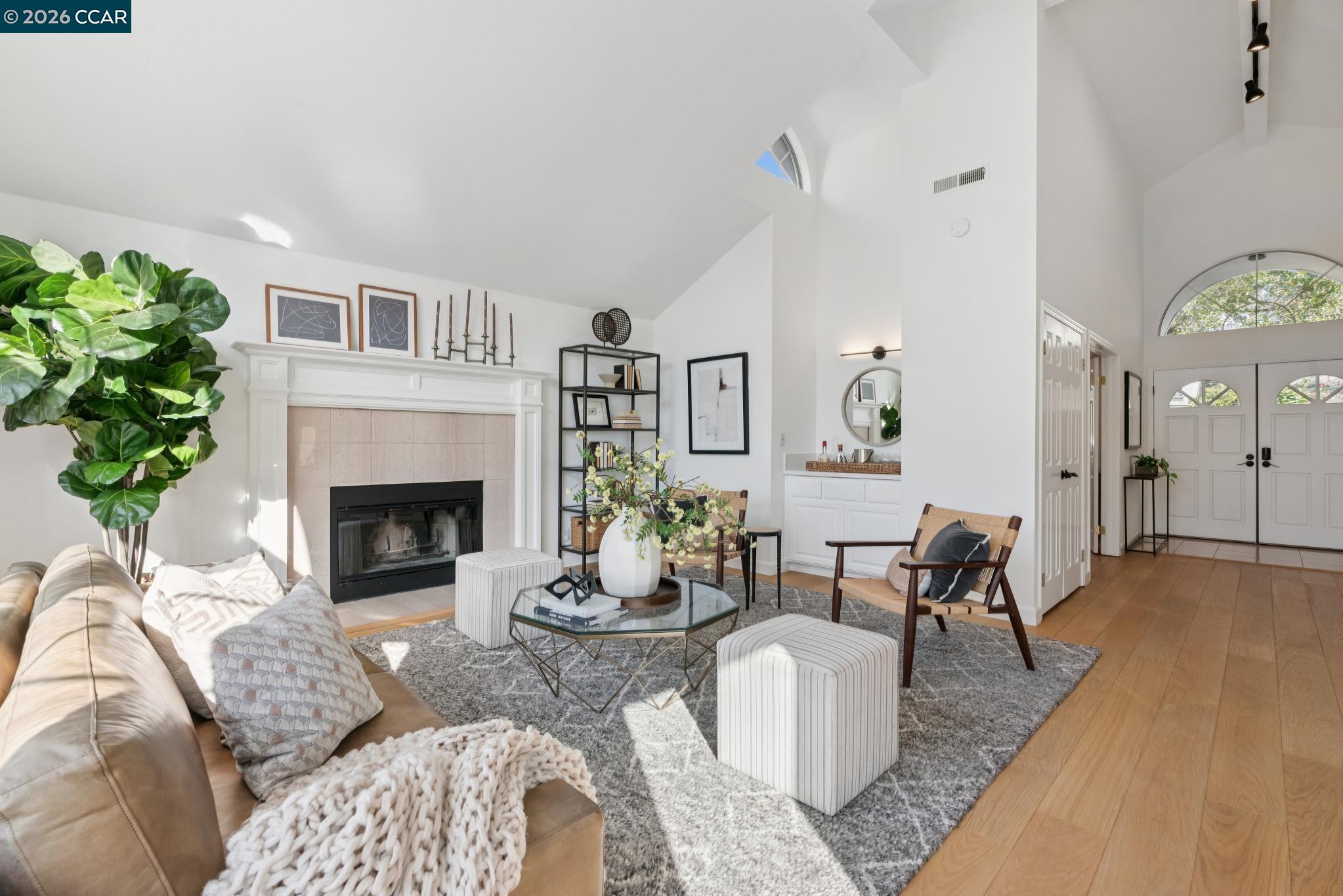 1715 Alhambra Ln