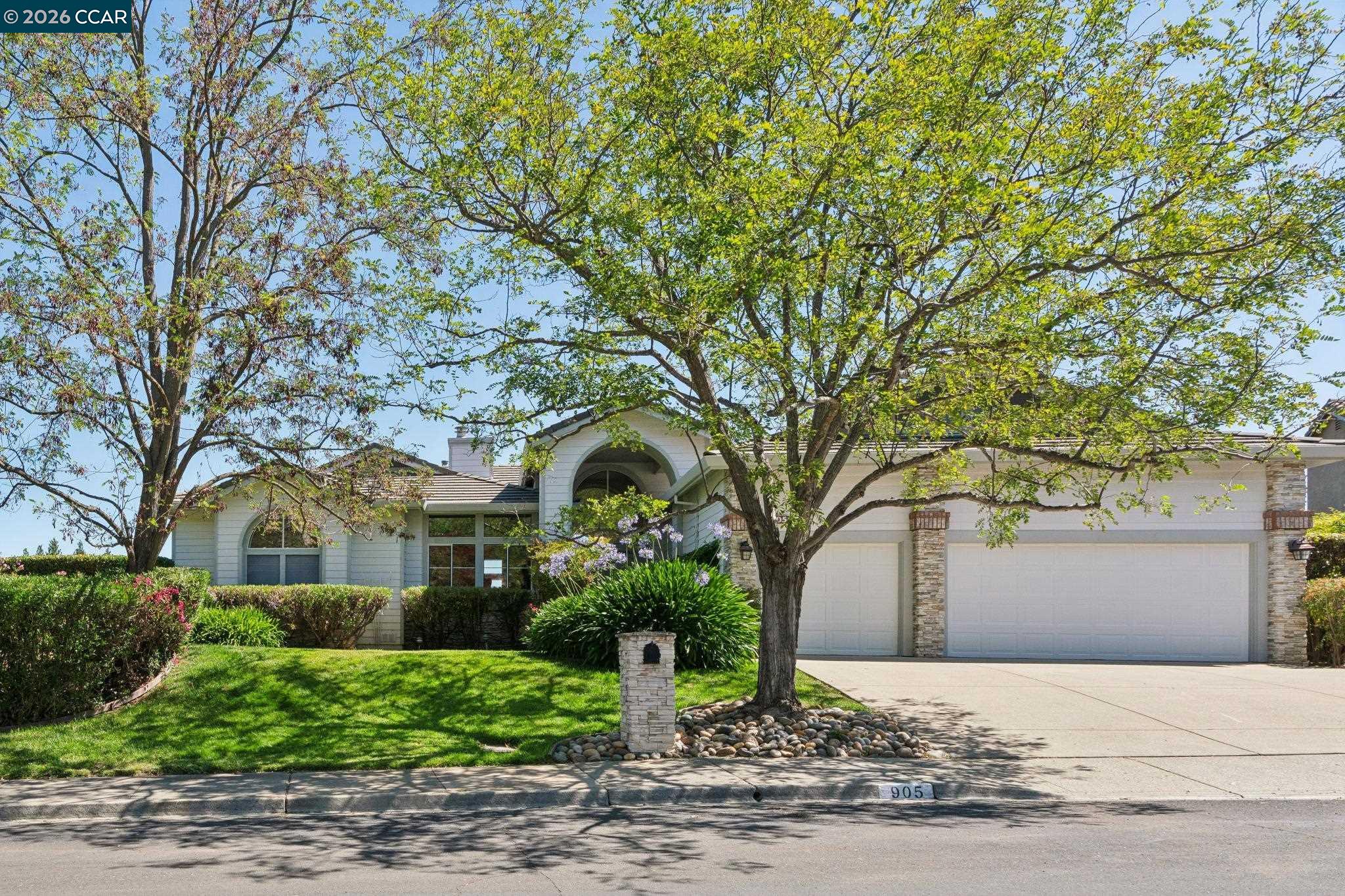 905 Dana Highlands Ct