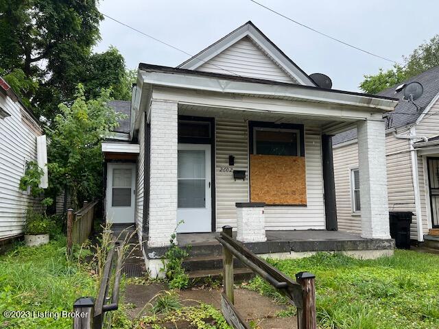 2602 Woodland Ave