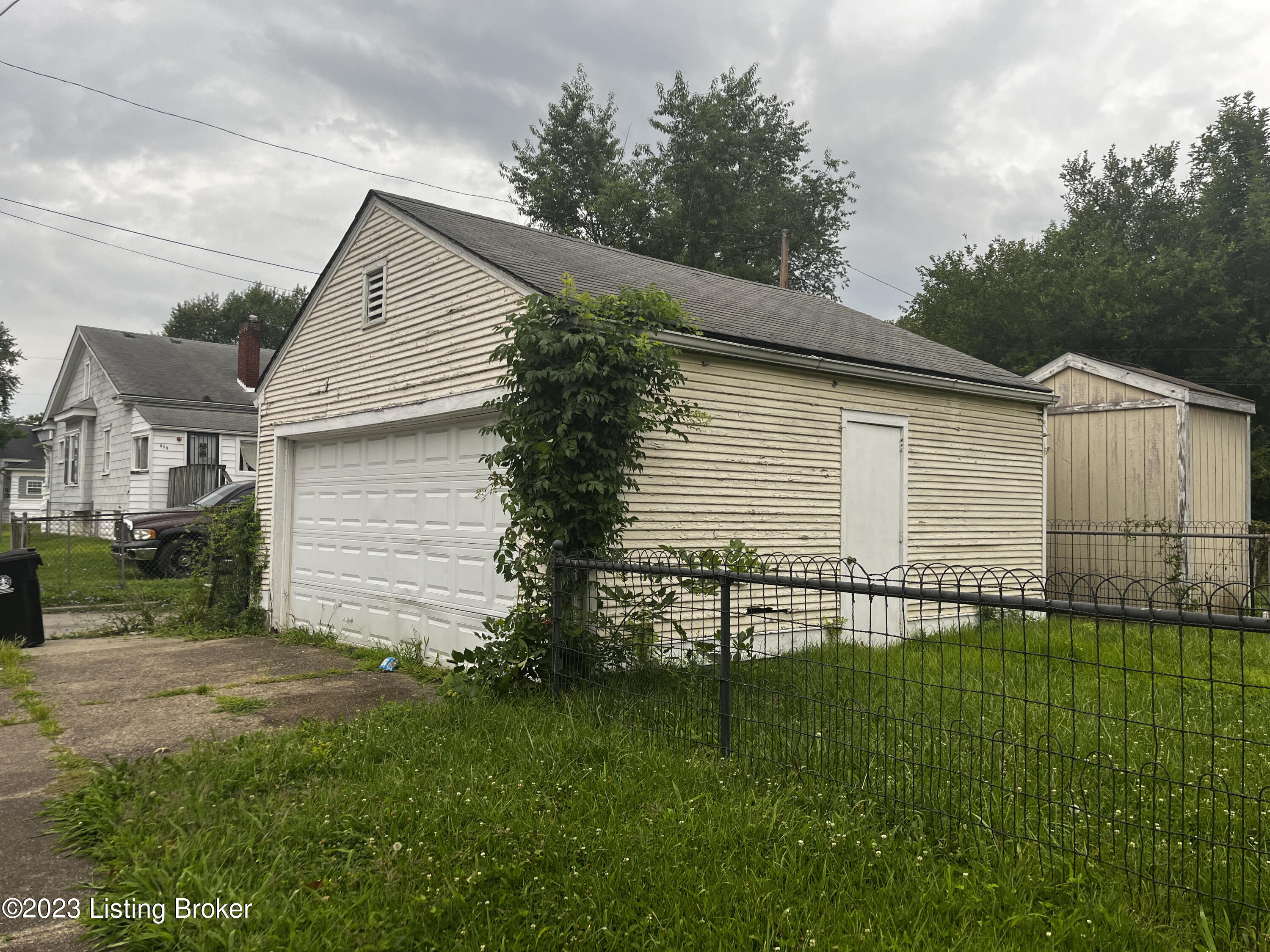 846 S 37th St