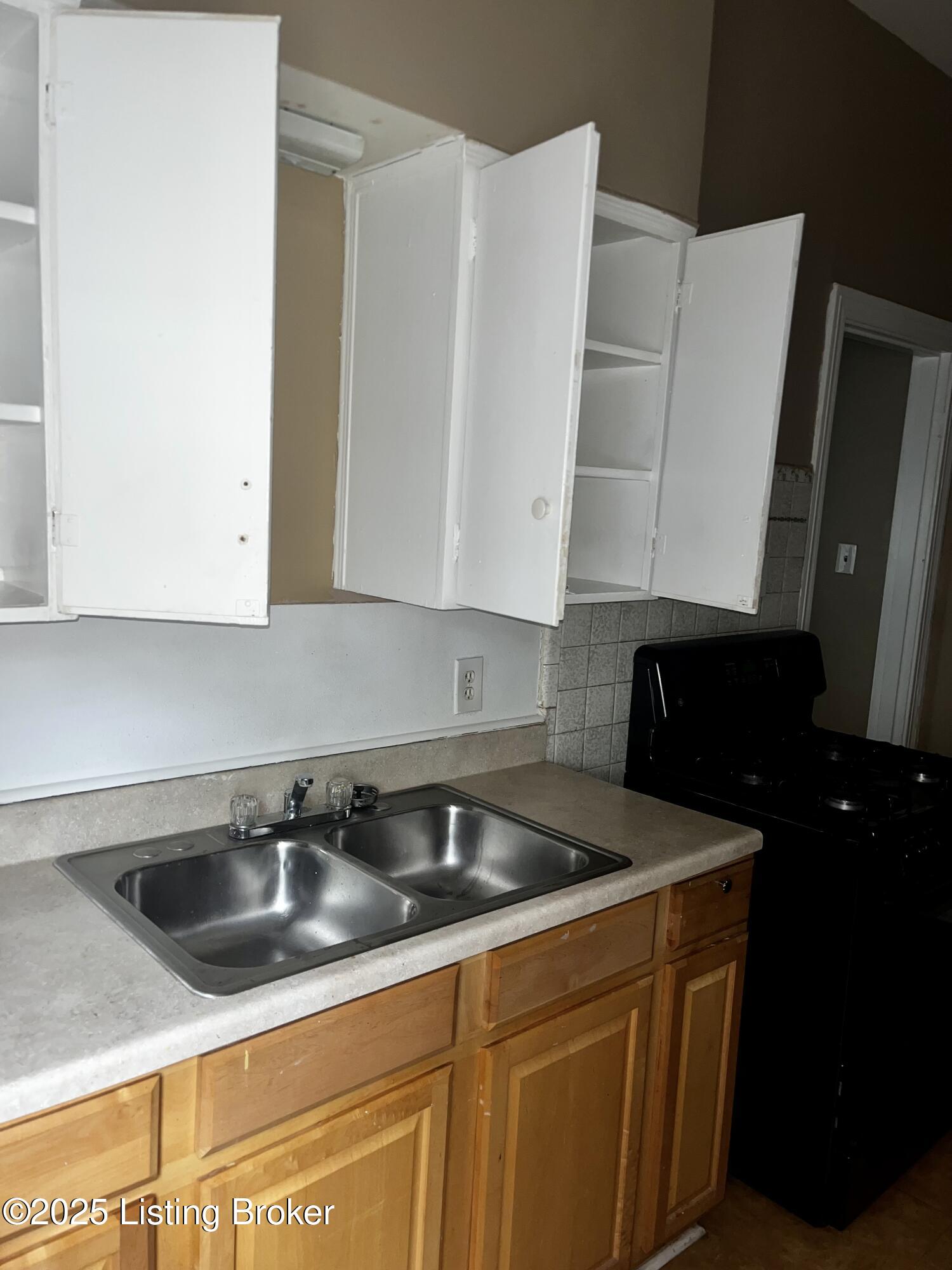 4145 W Market St, Louisville