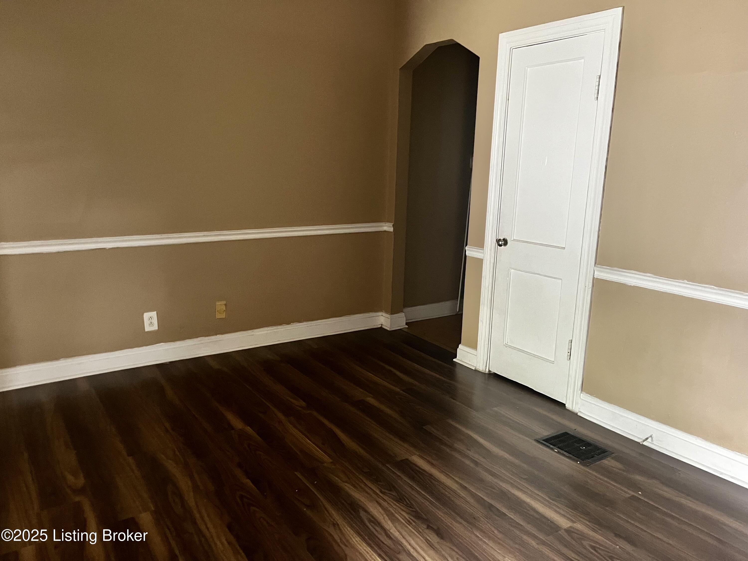 4145 W Market St, Louisville