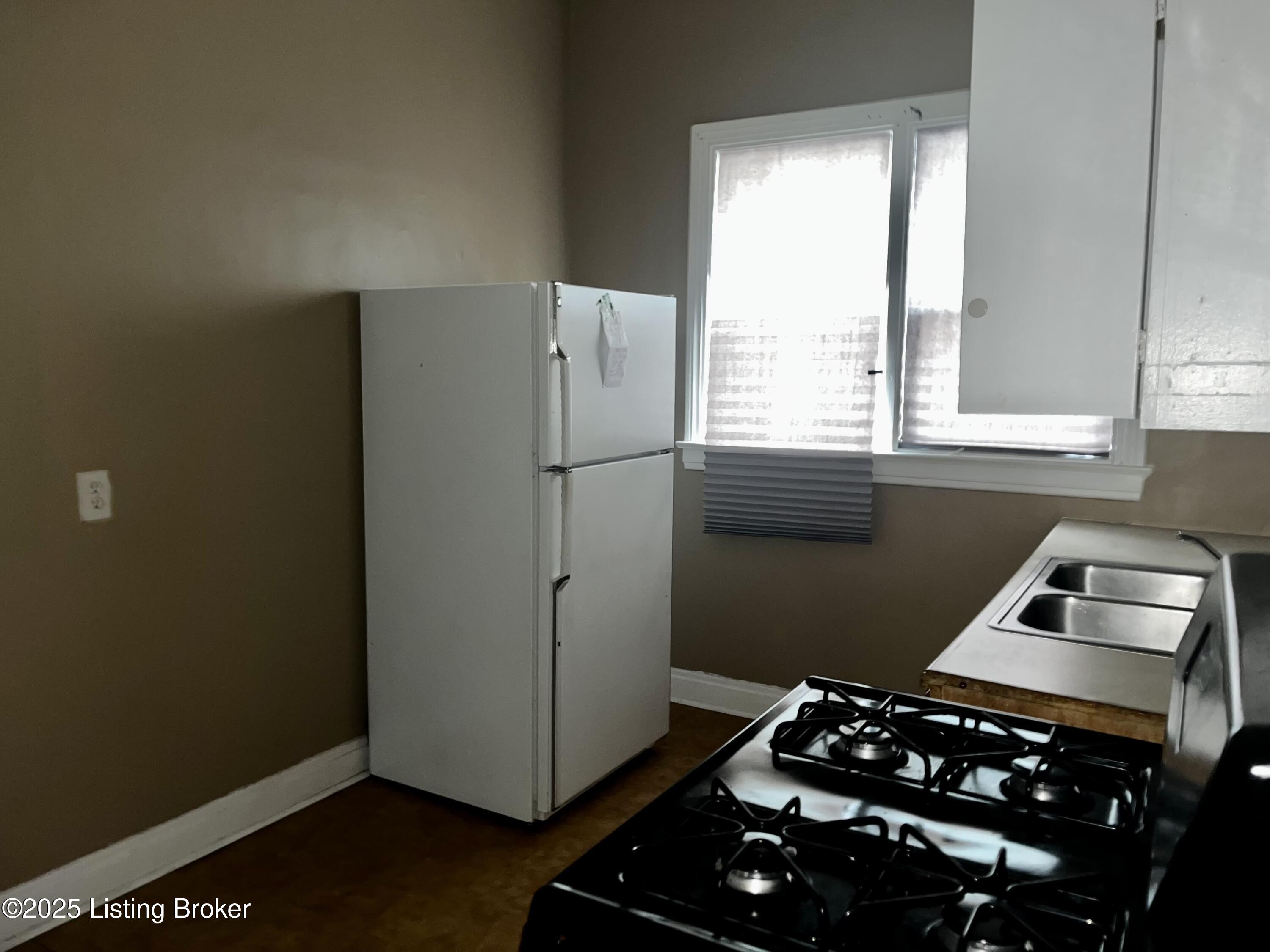 4145 W Market St, Louisville