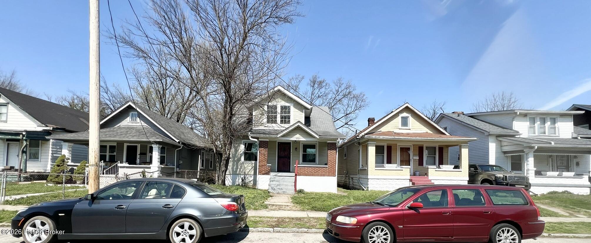 2121 W Lee St