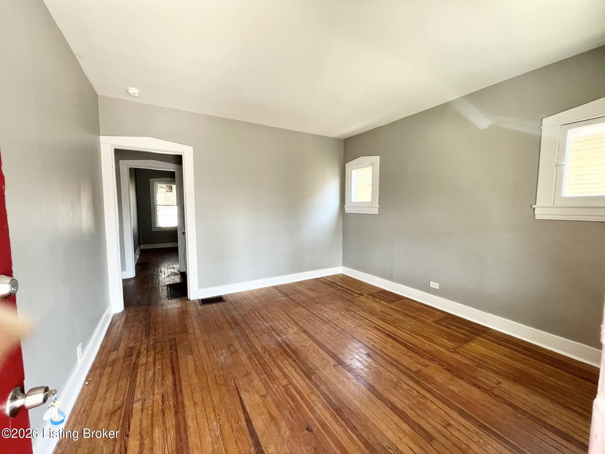 2121 W Lee St