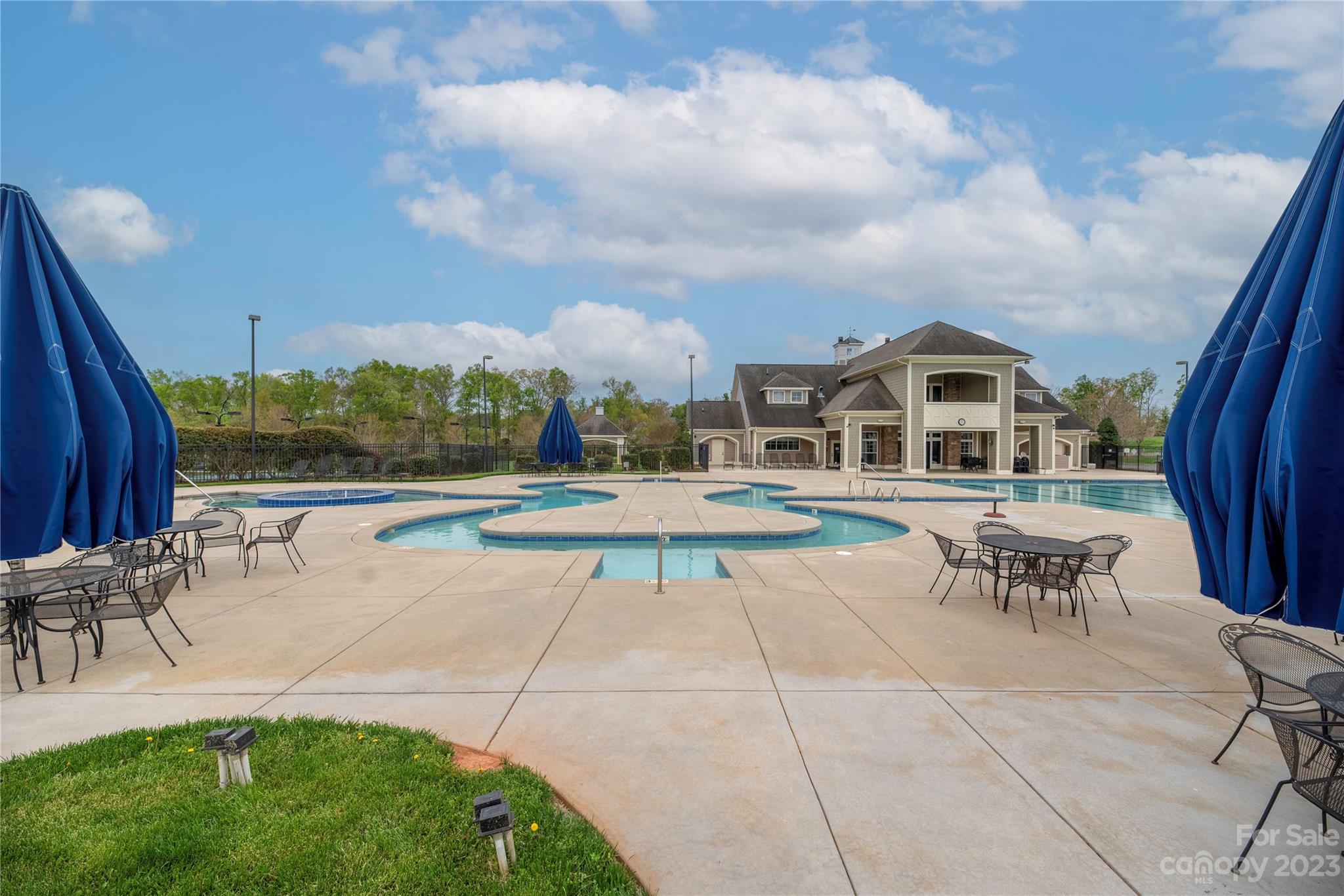 604 Coral Bells Court NW
