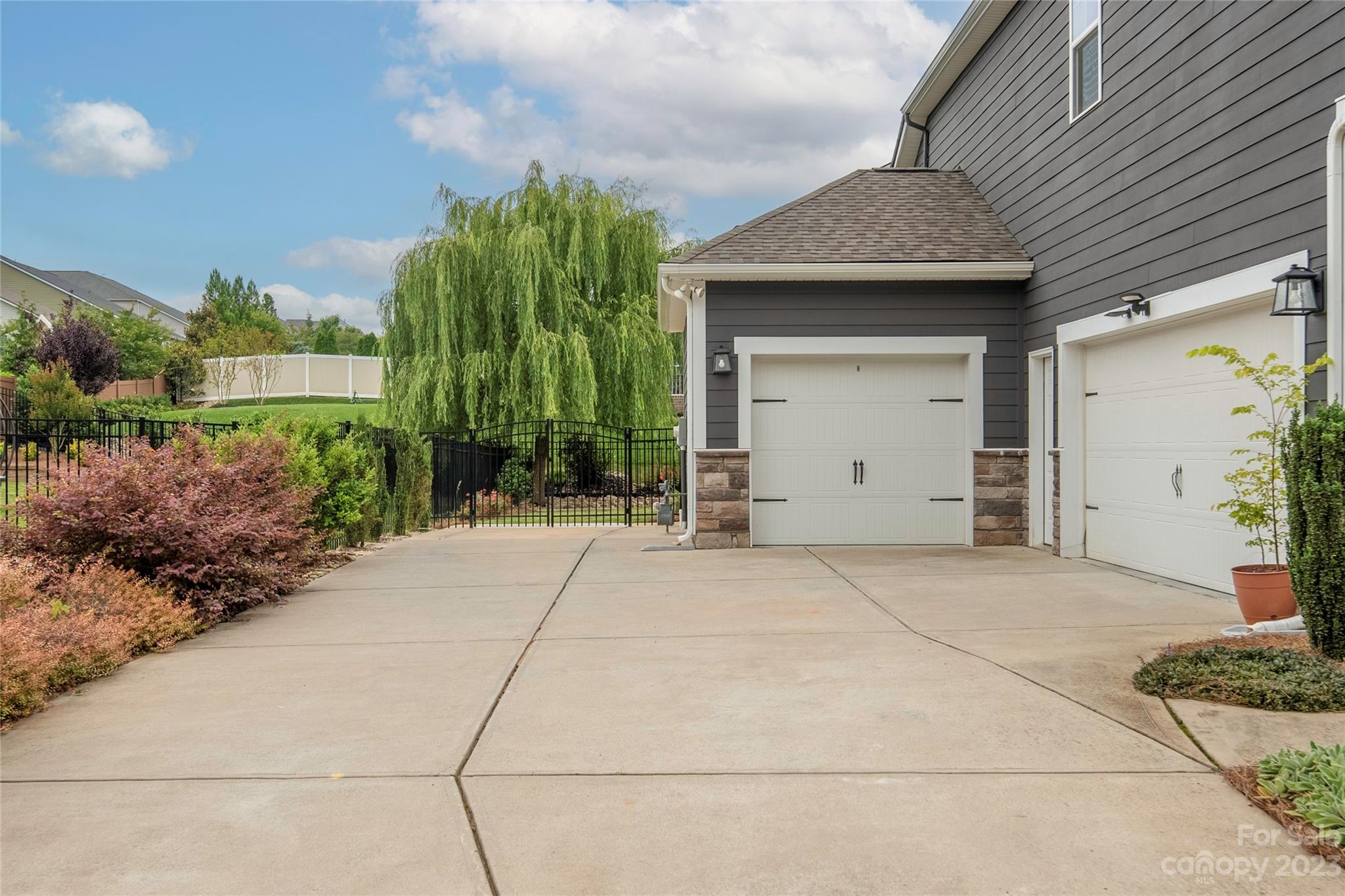 10802 Vanguard Parkway