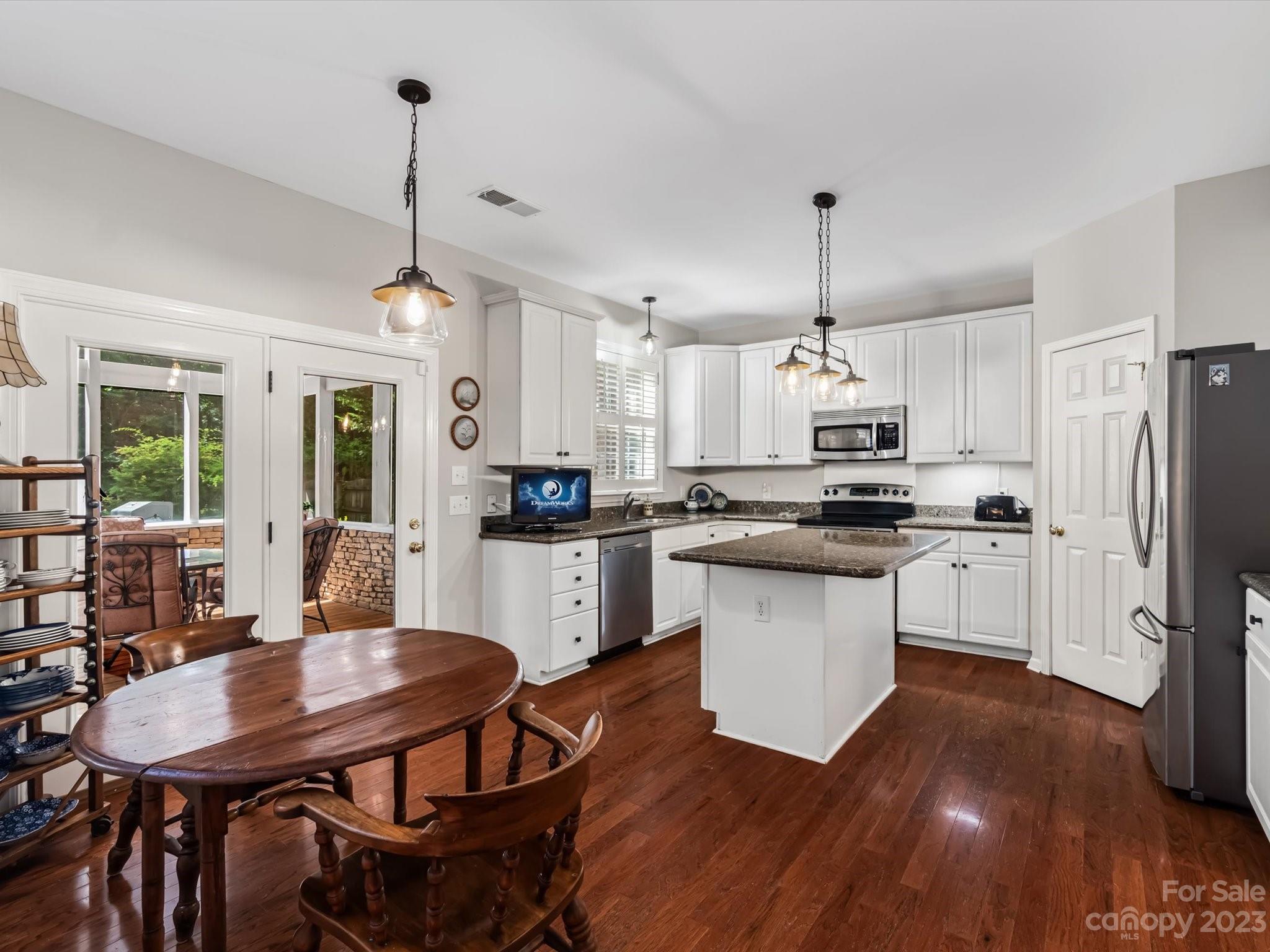 15733 Gathering Oaks Drive