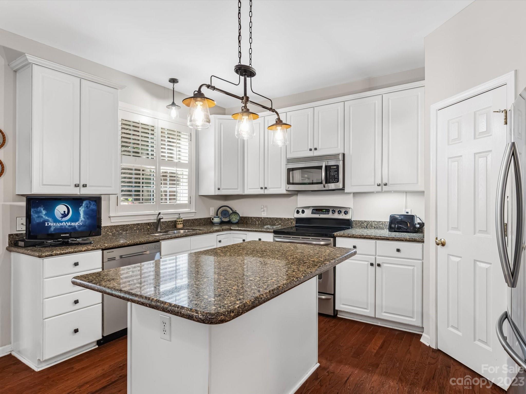 15733 Gathering Oaks Drive