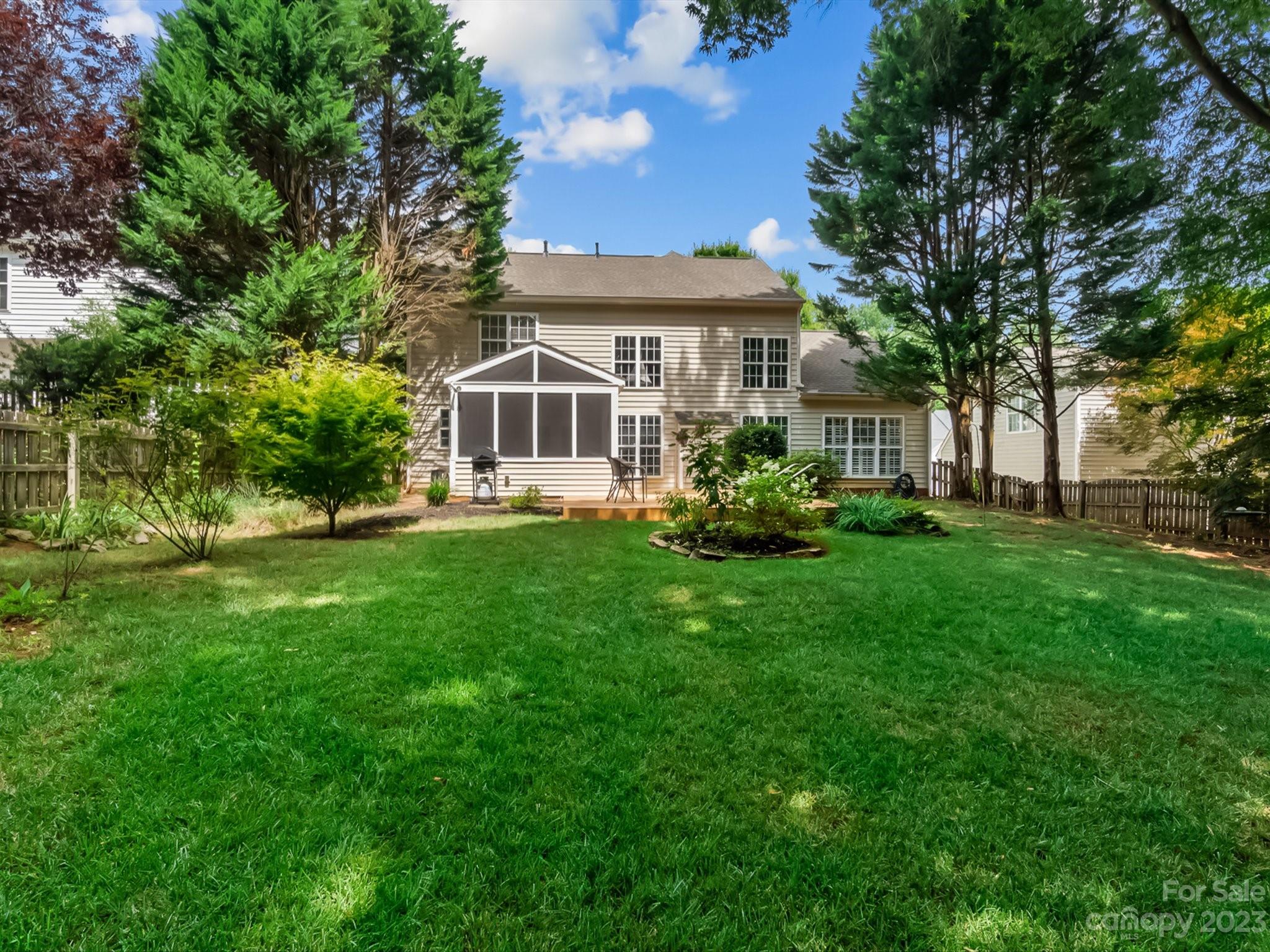 15733 Gathering Oaks Drive