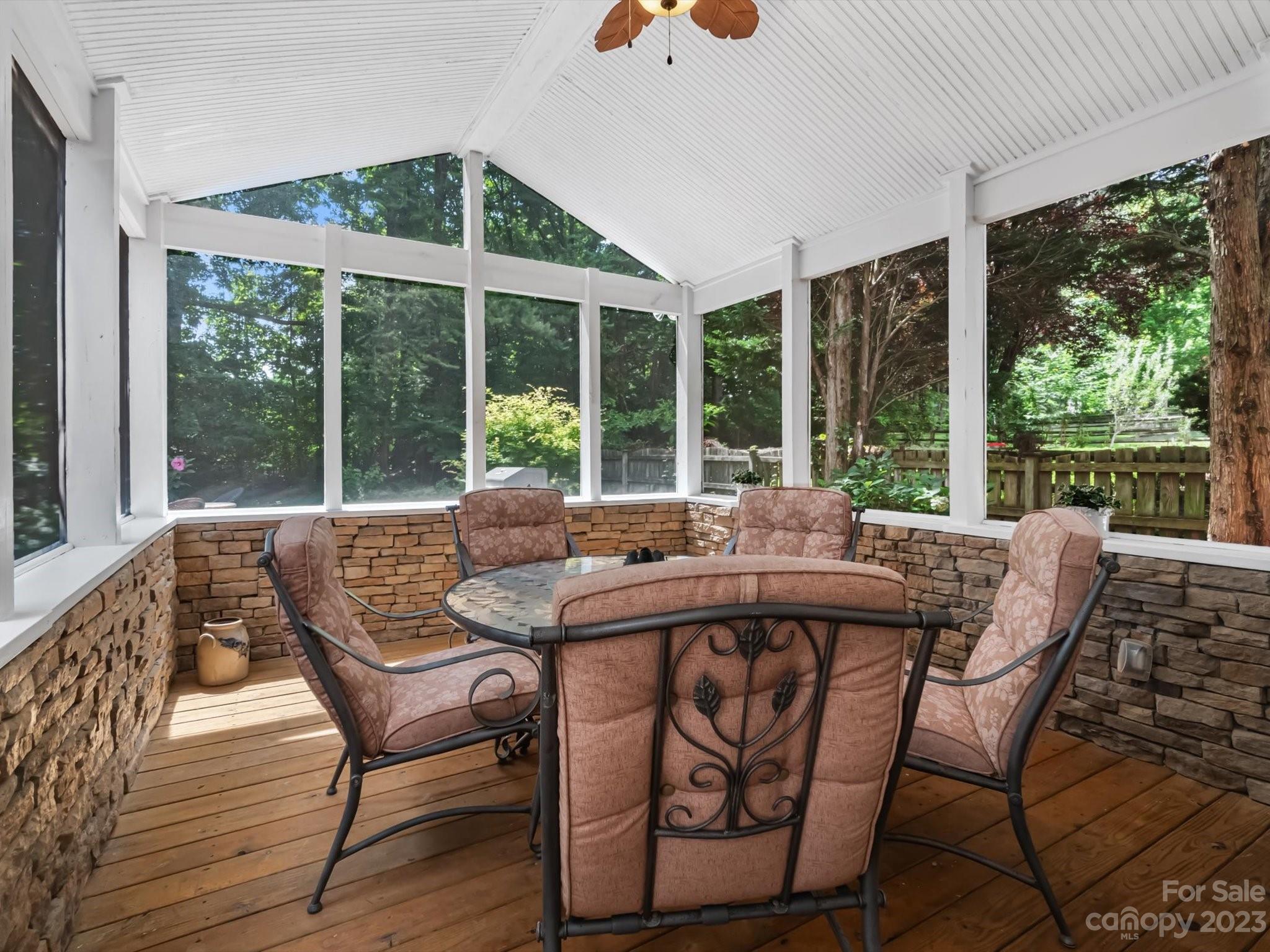 15733 Gathering Oaks Drive