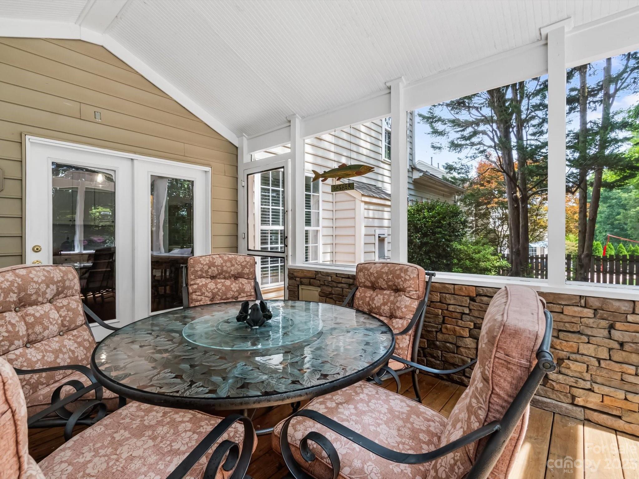 15733 Gathering Oaks Drive