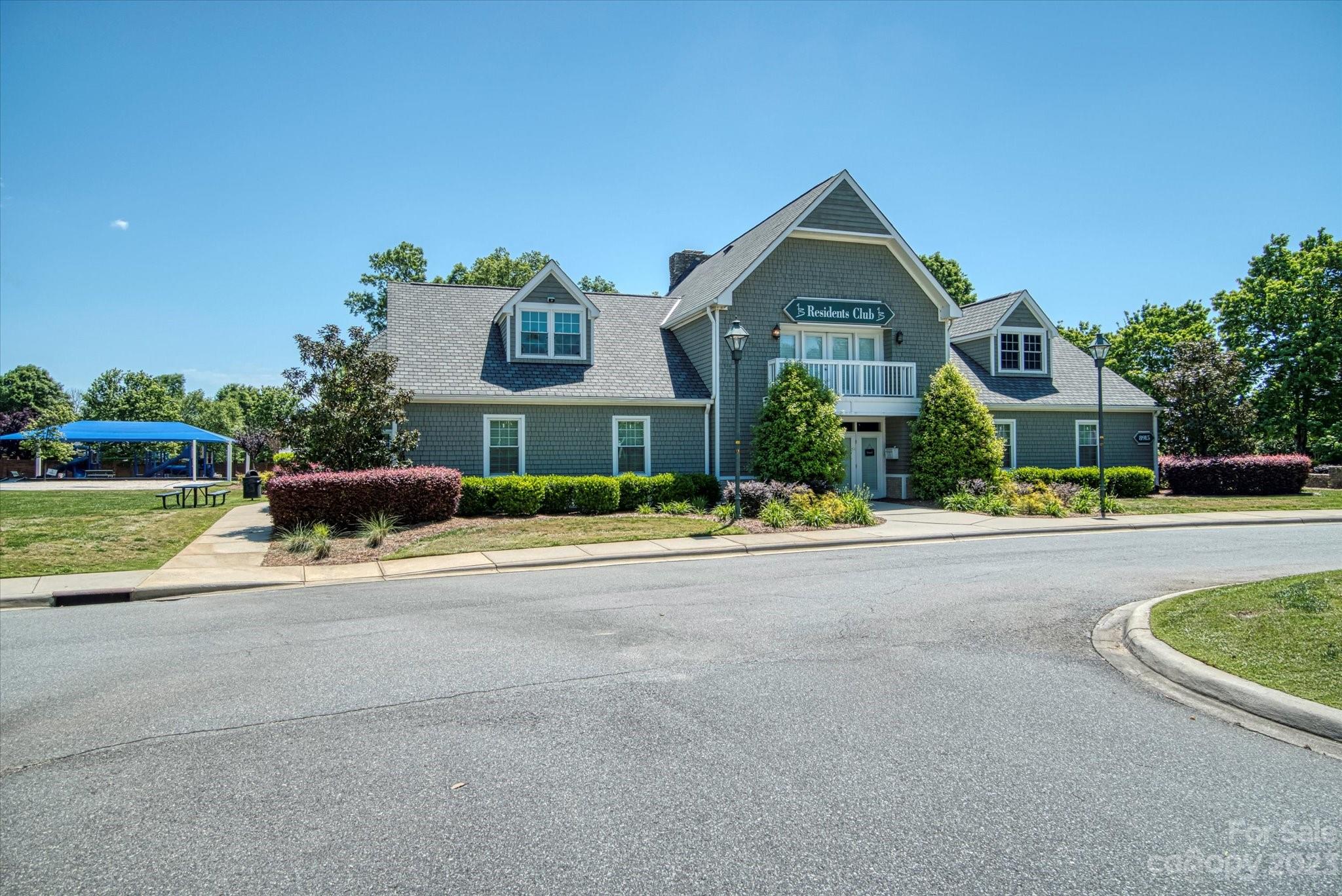 15733 Gathering Oaks Drive