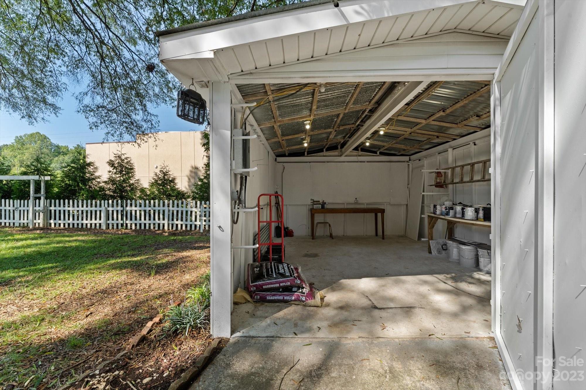 537 Bruton Drive NW