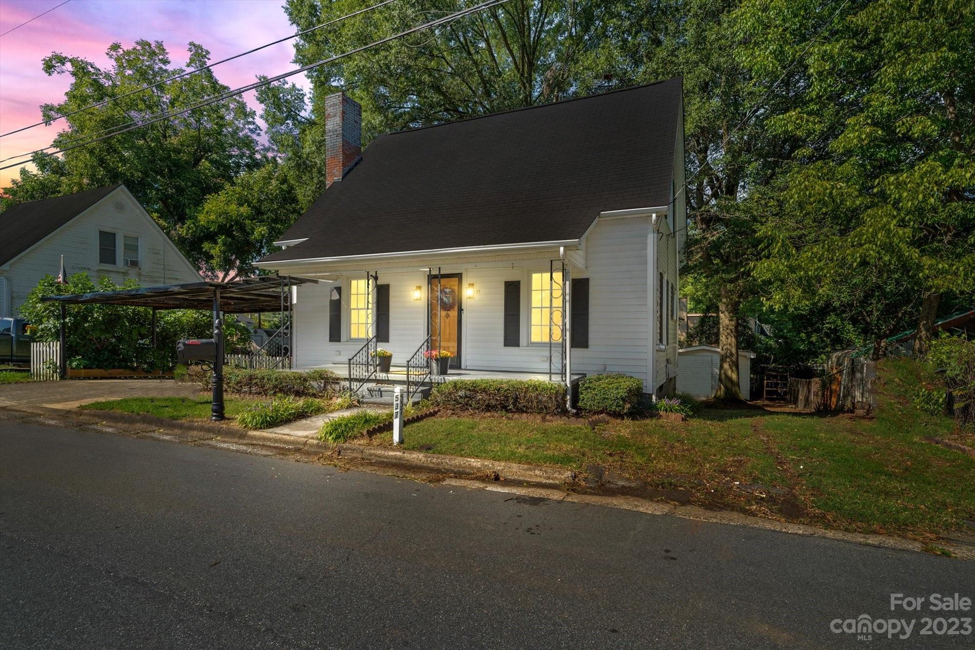 537 Bruton Drive NW