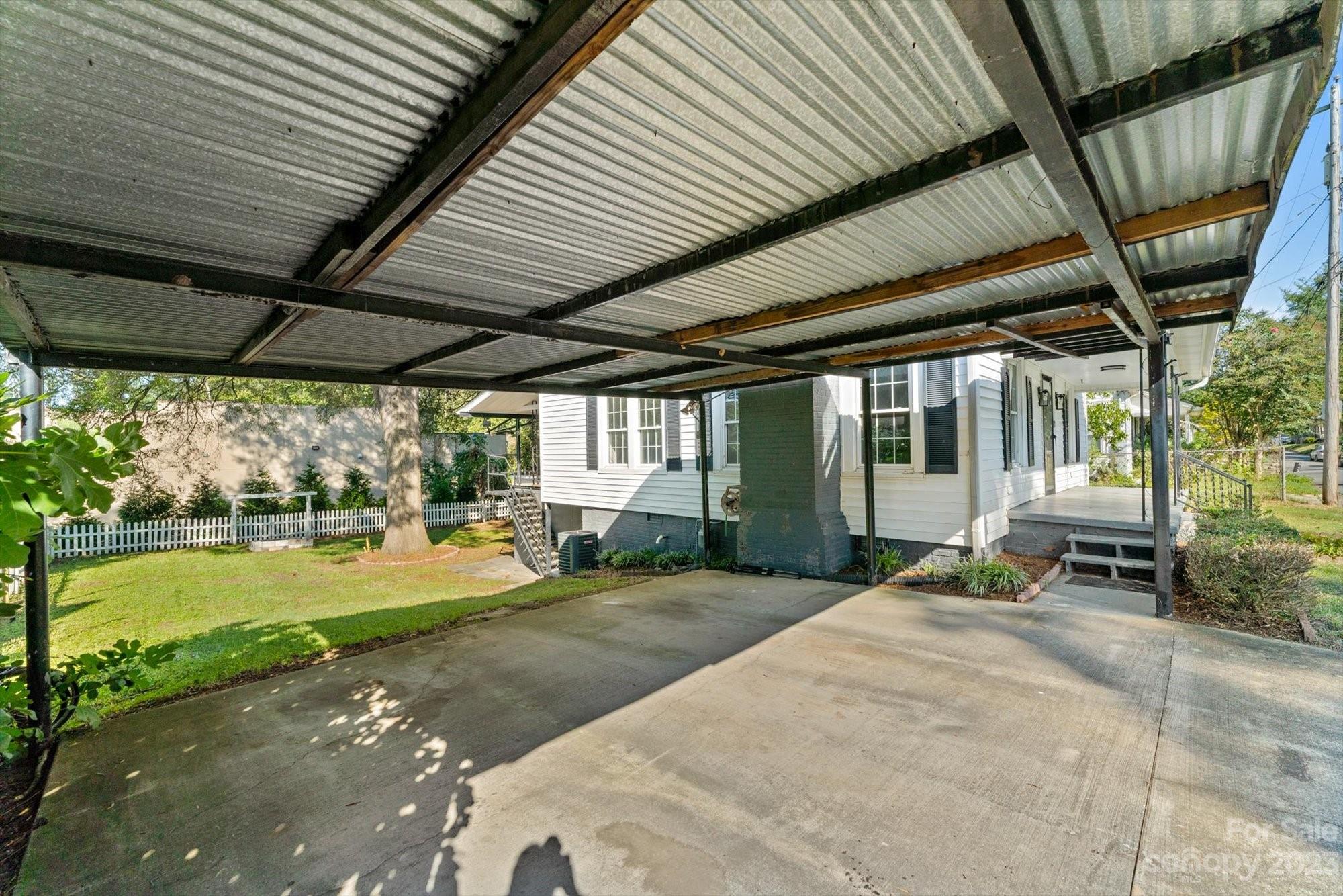 537 Bruton Drive NW