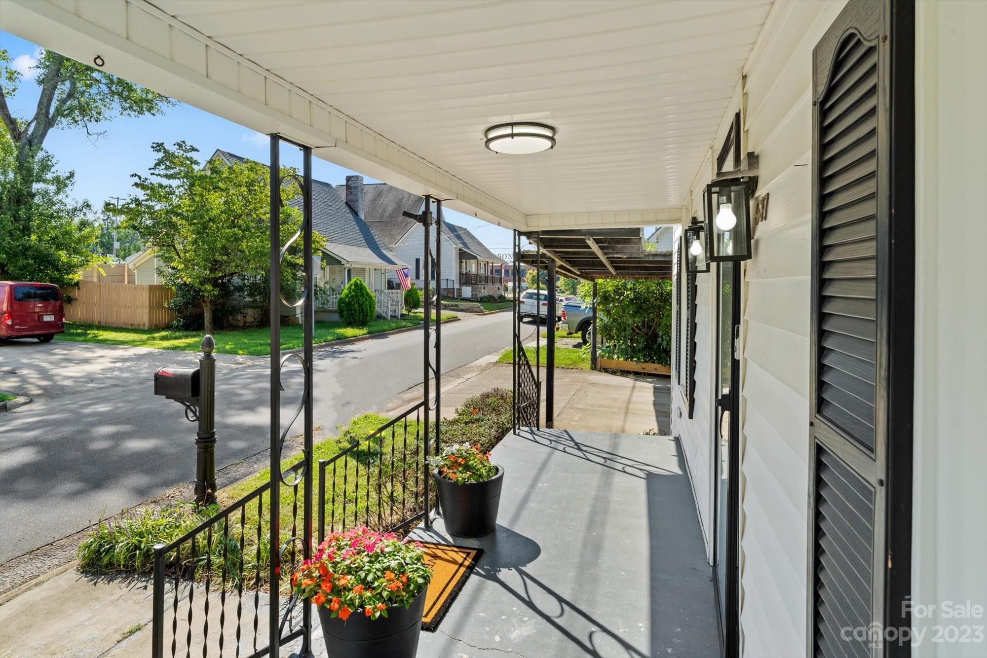 537 Bruton Drive NW
