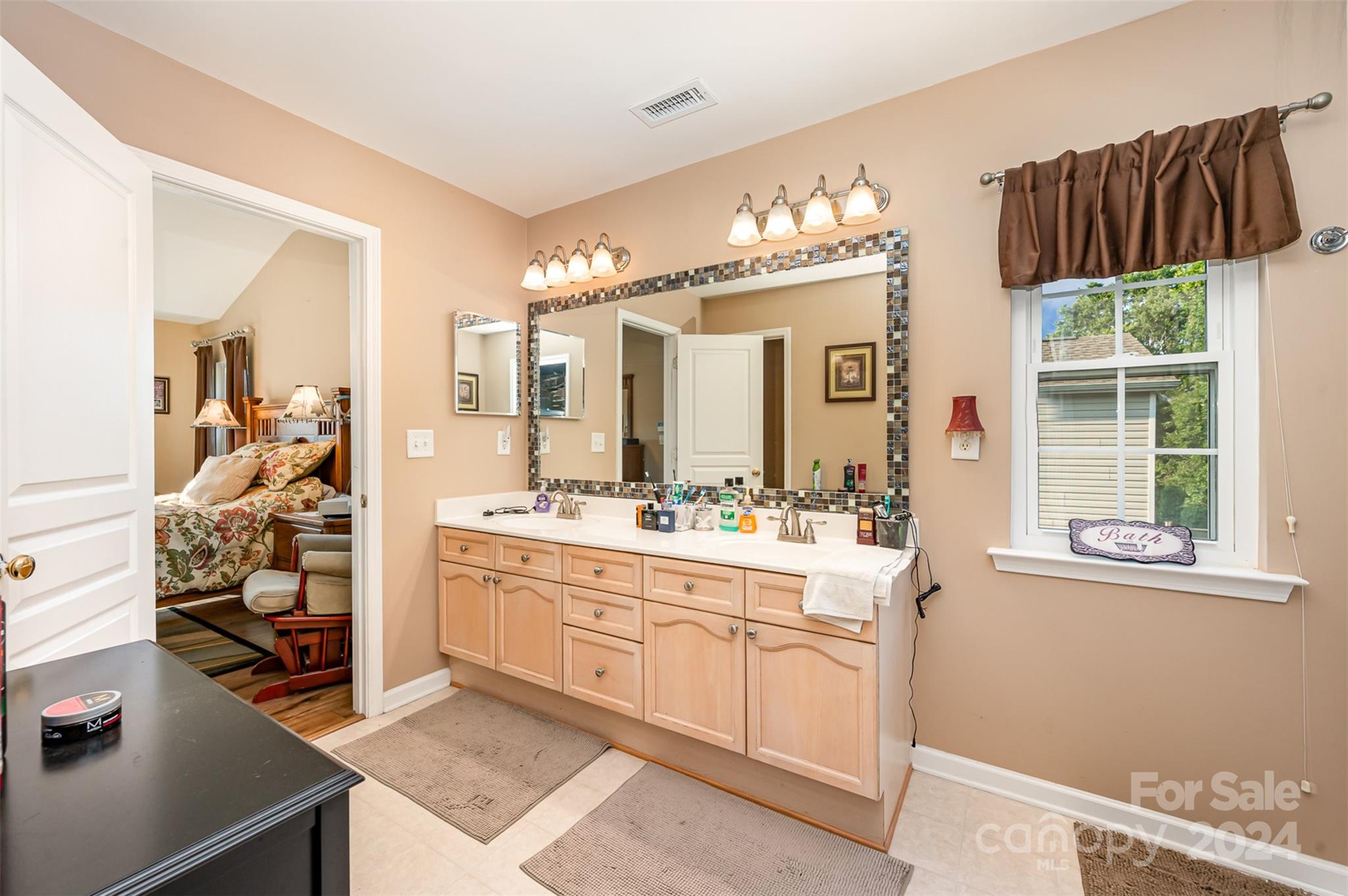 6143 Maple Leaf Avenue