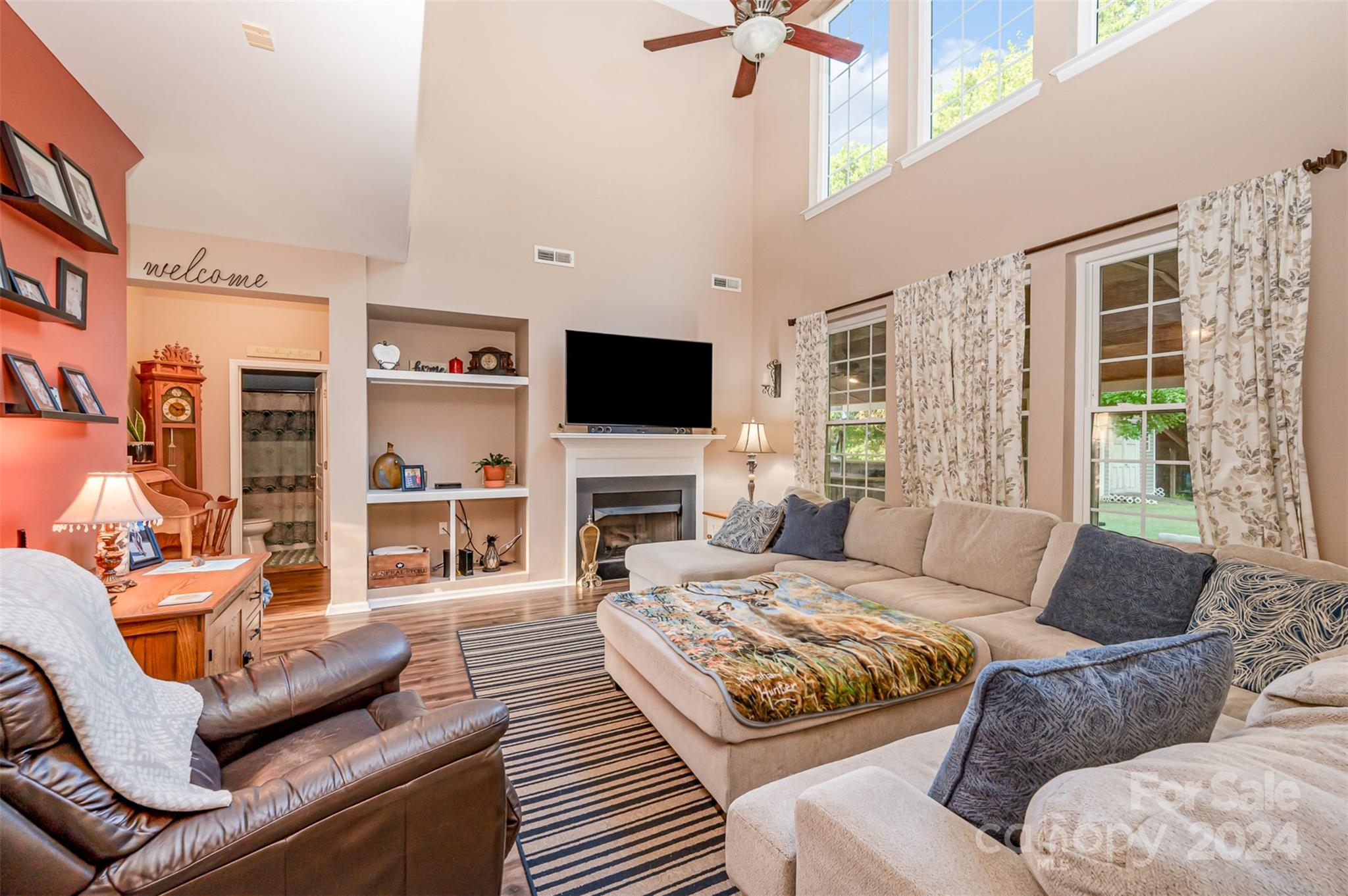 6143 Maple Leaf Avenue