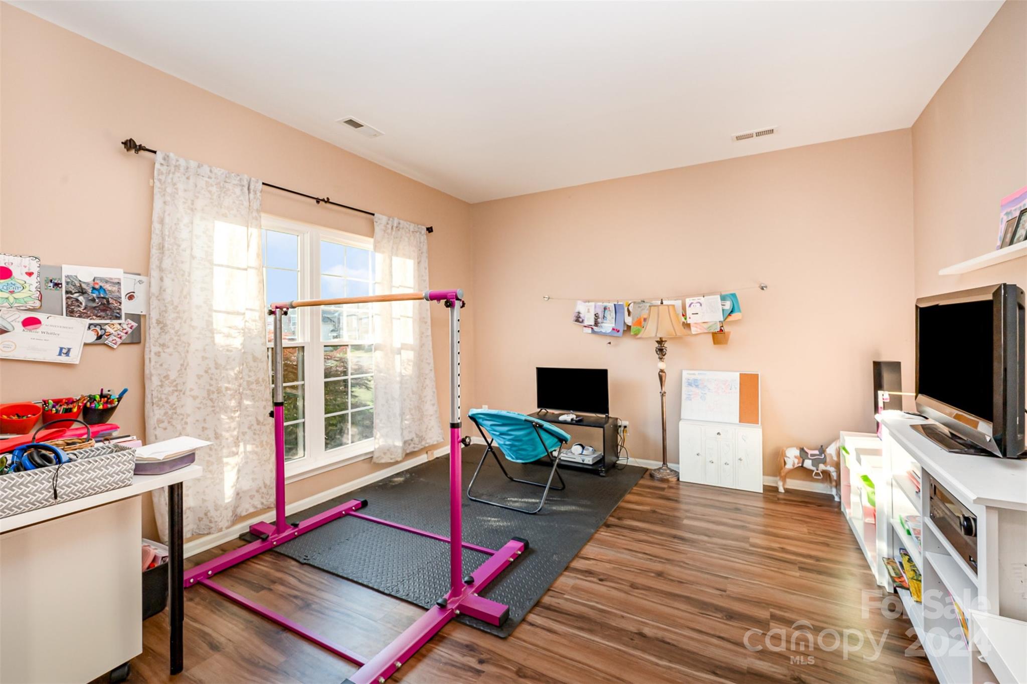 6143 Maple Leaf Avenue