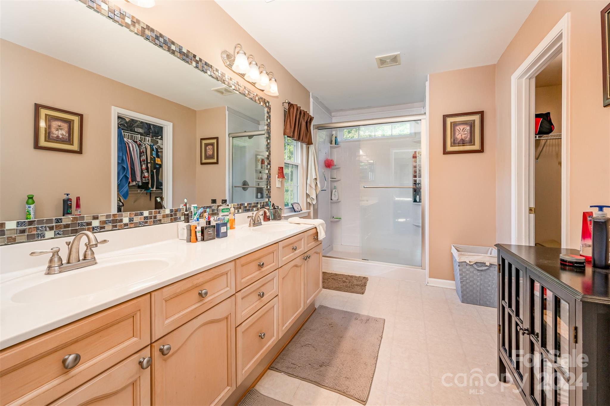 6143 Maple Leaf Avenue