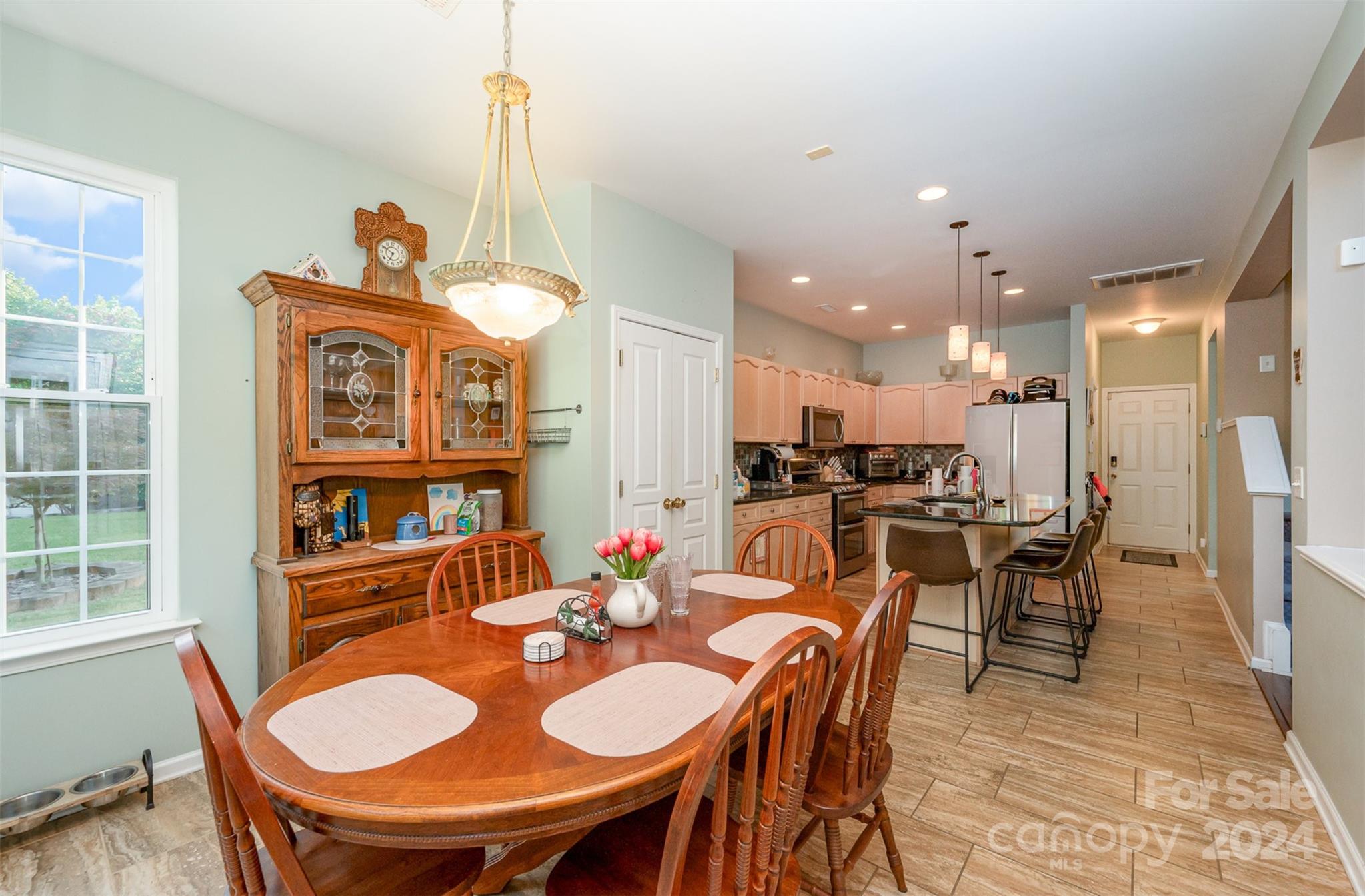 6143 Maple Leaf Avenue