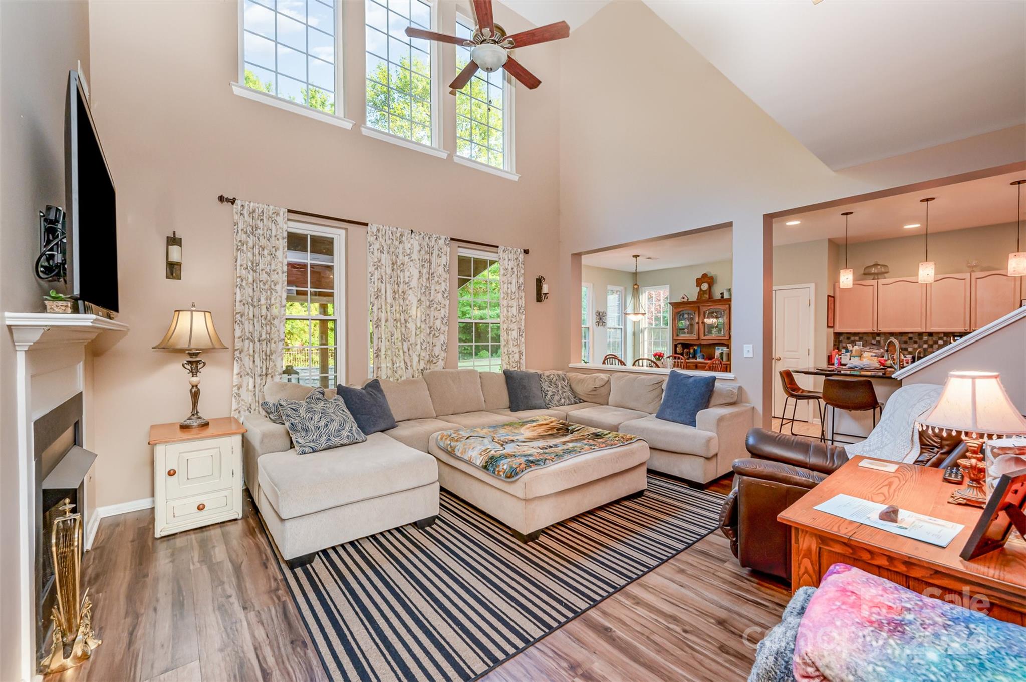 6143 Maple Leaf Avenue