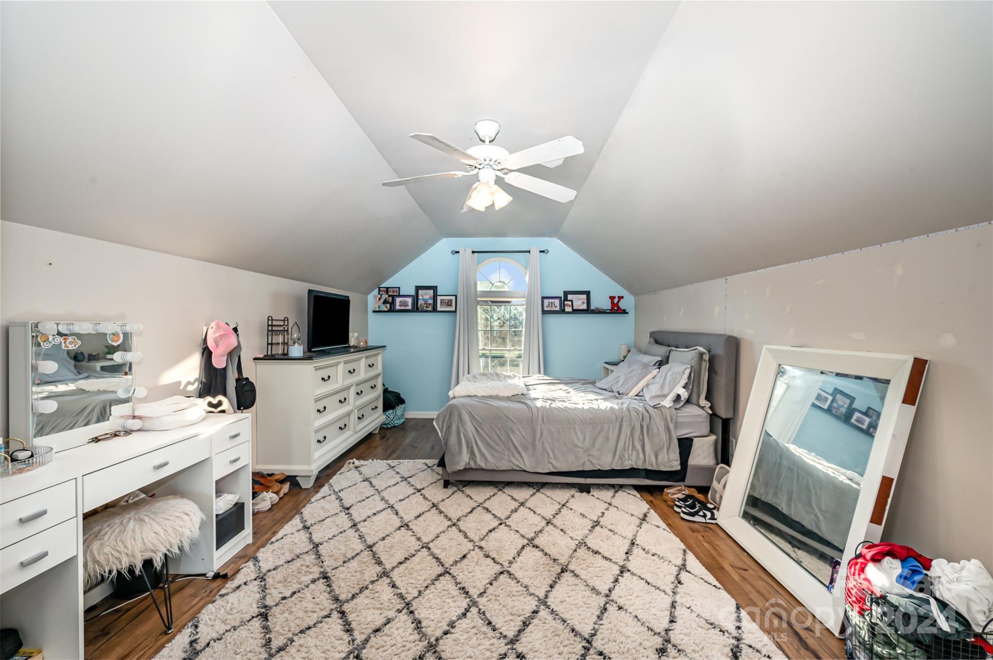 6143 Maple Leaf Avenue