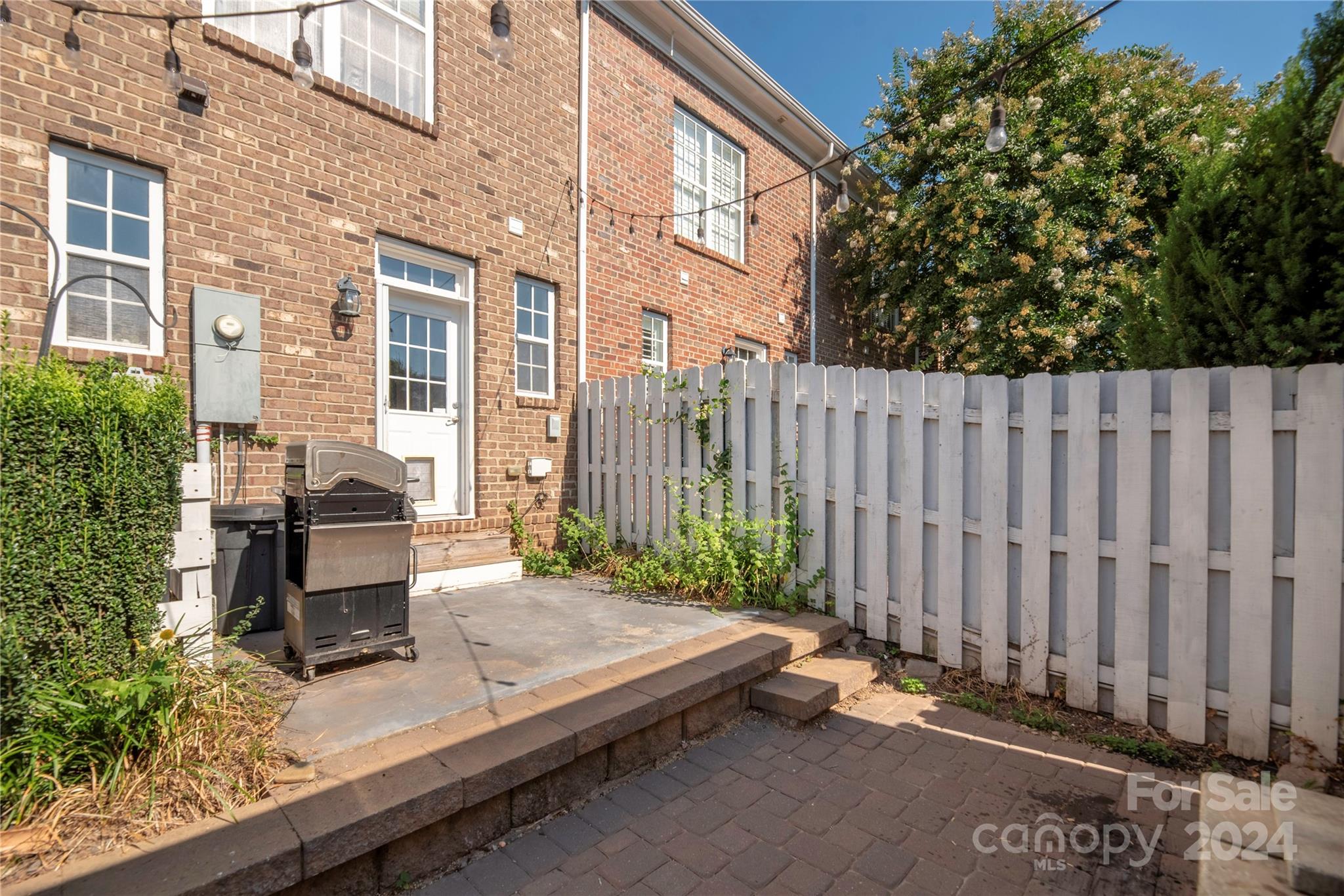 1083 Writers Way