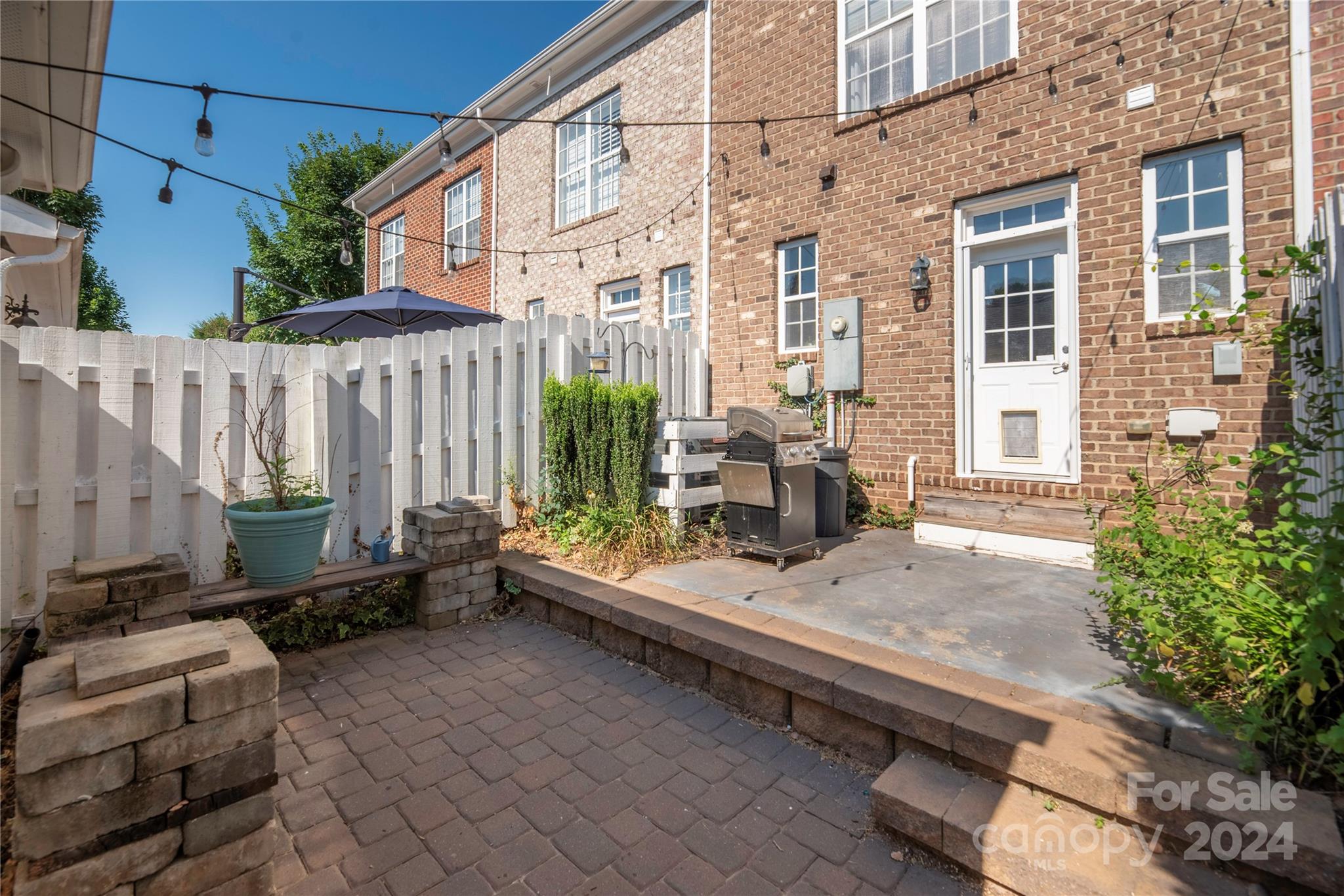 1083 Writers Way