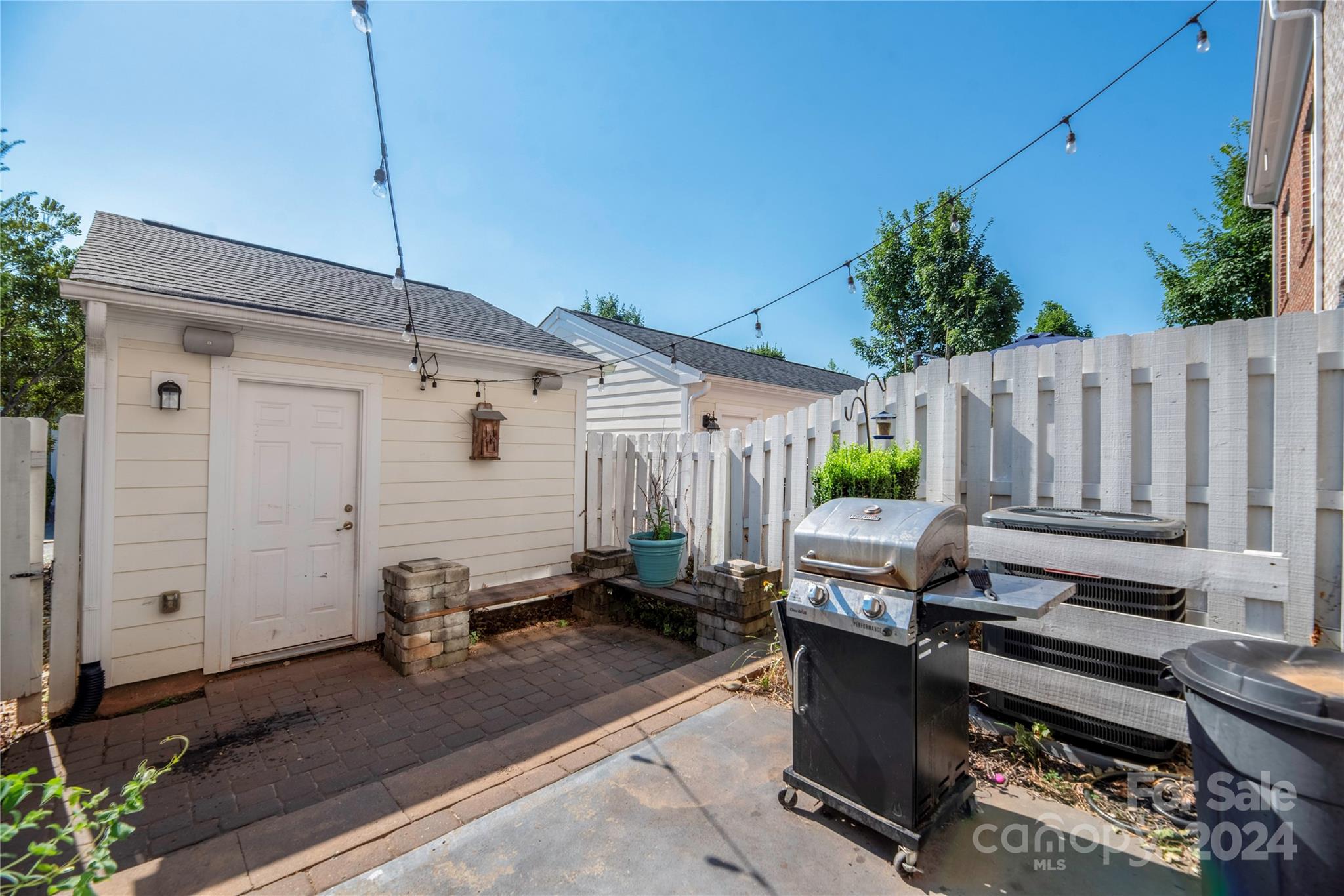 1083 Writers Way