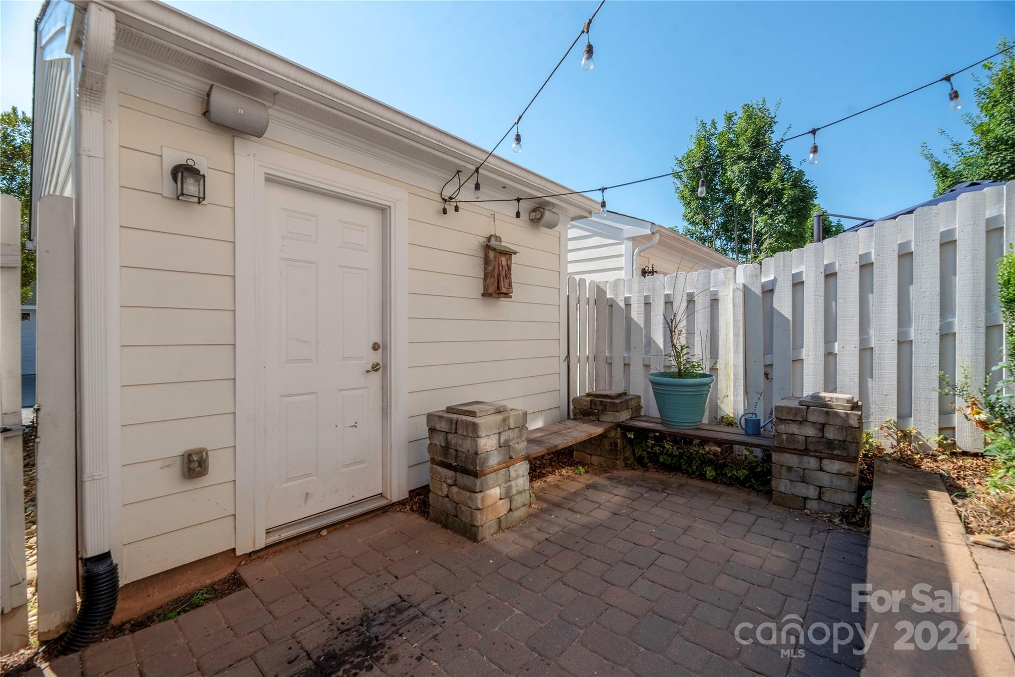 1083 Writers Way