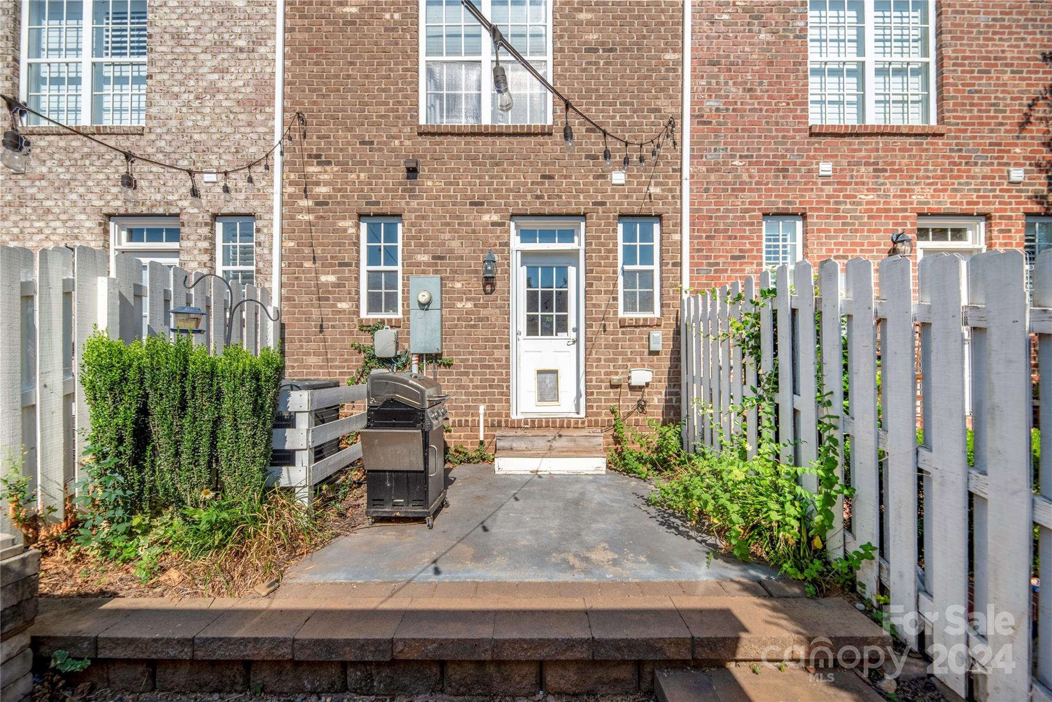 1083 Writers Way