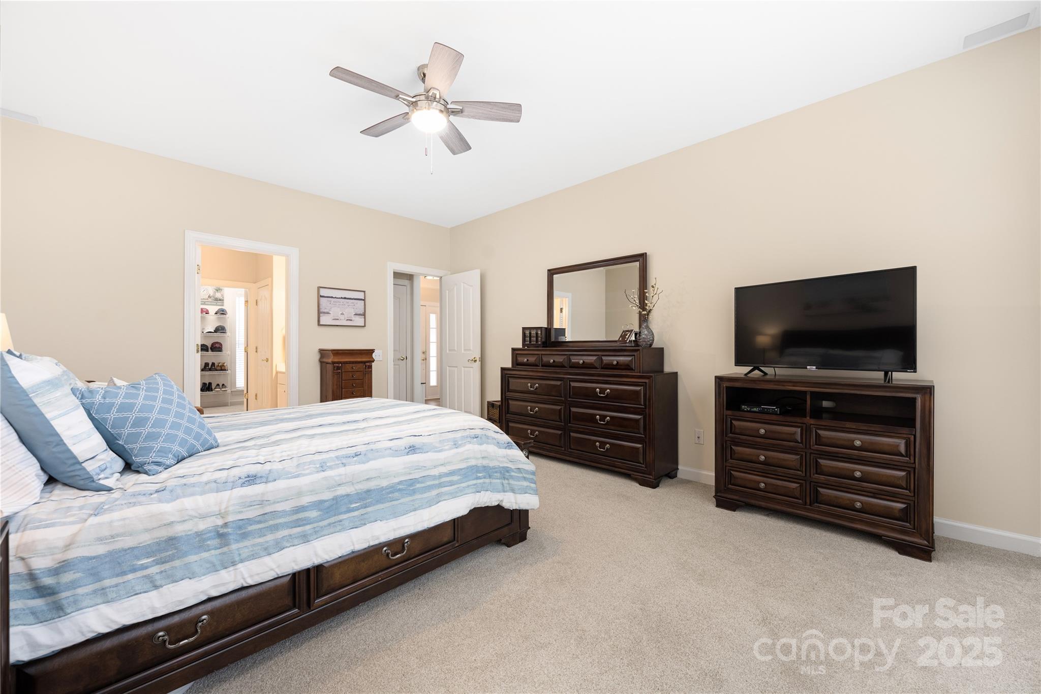 8851 Glenside Street