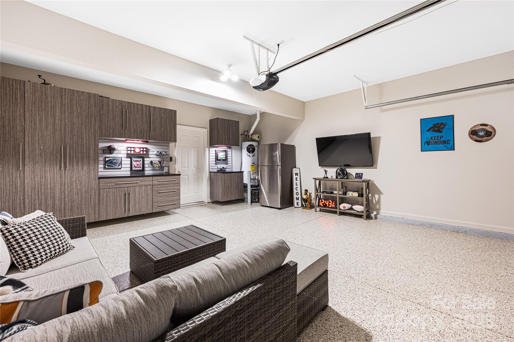 8851 Glenside Street