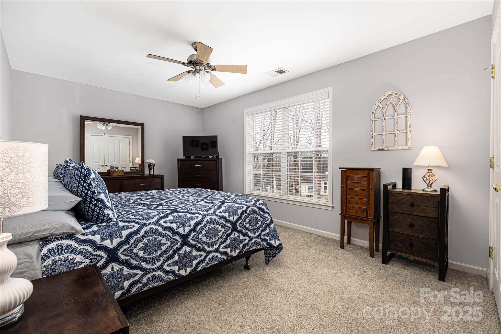 8851 Glenside Street