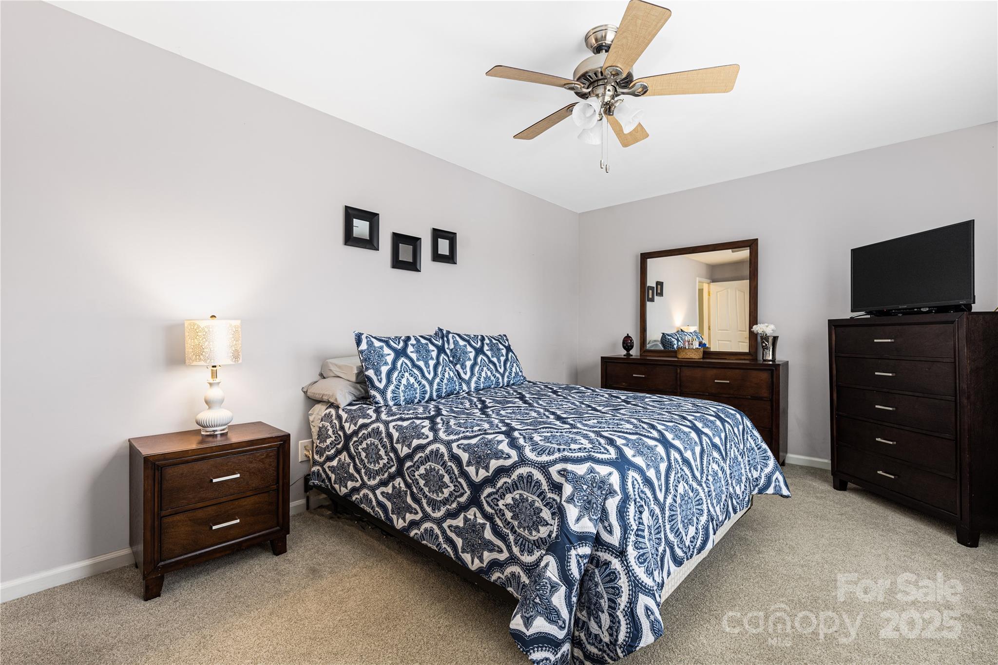 8851 Glenside Street