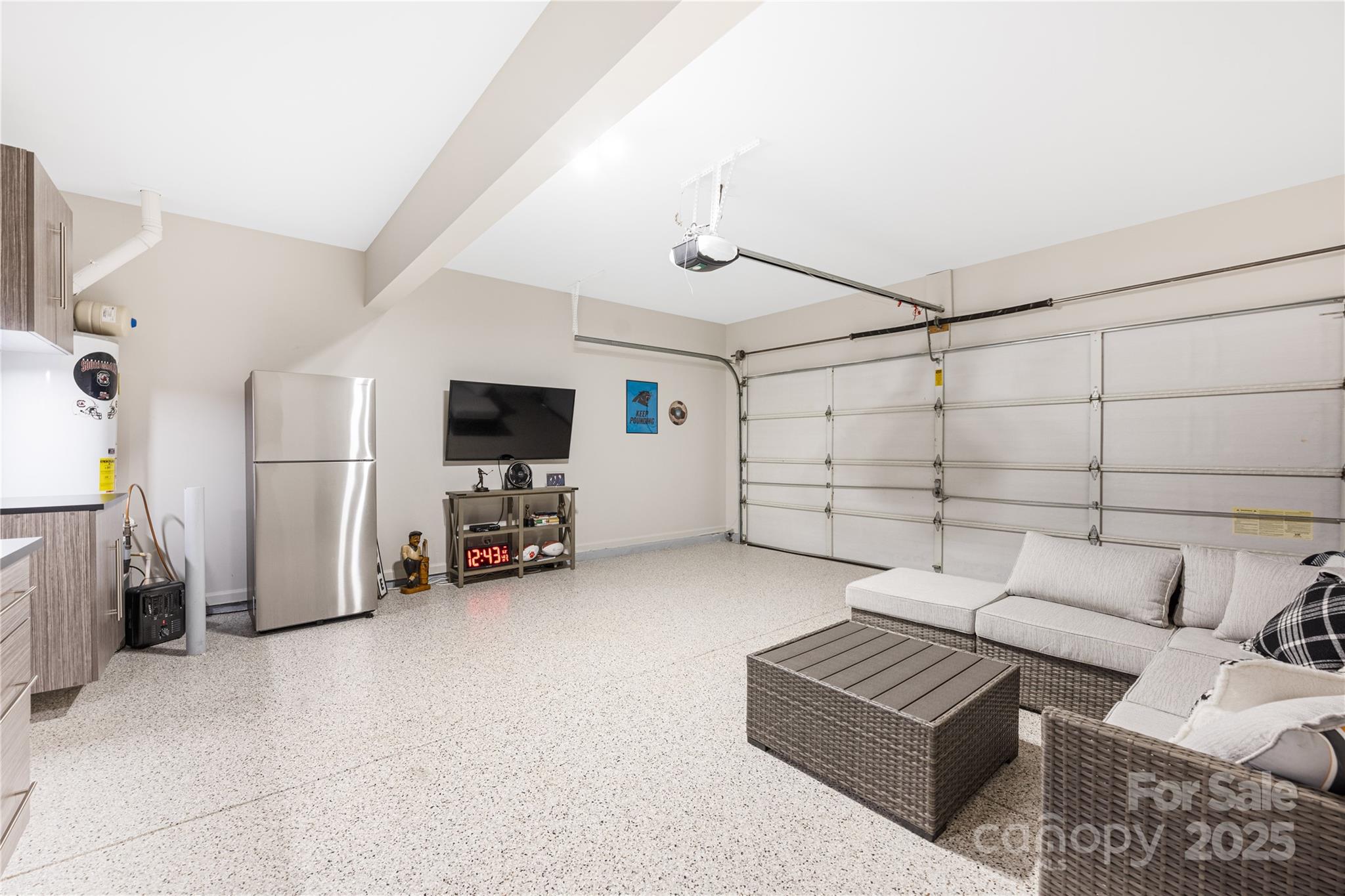 8851 Glenside Street