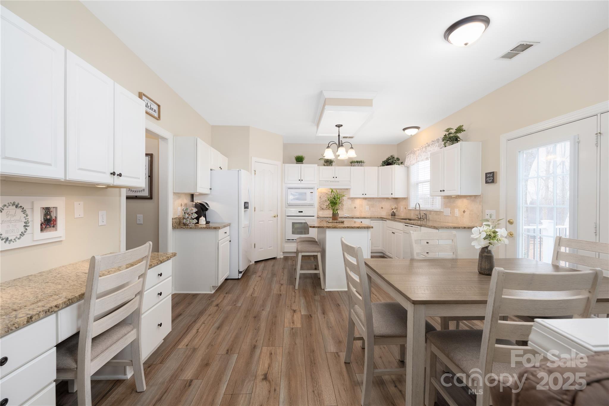 8851 Glenside Street