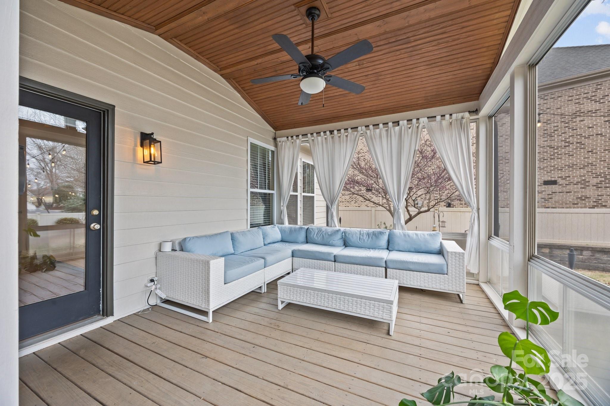 10011 Roosevelt Drive