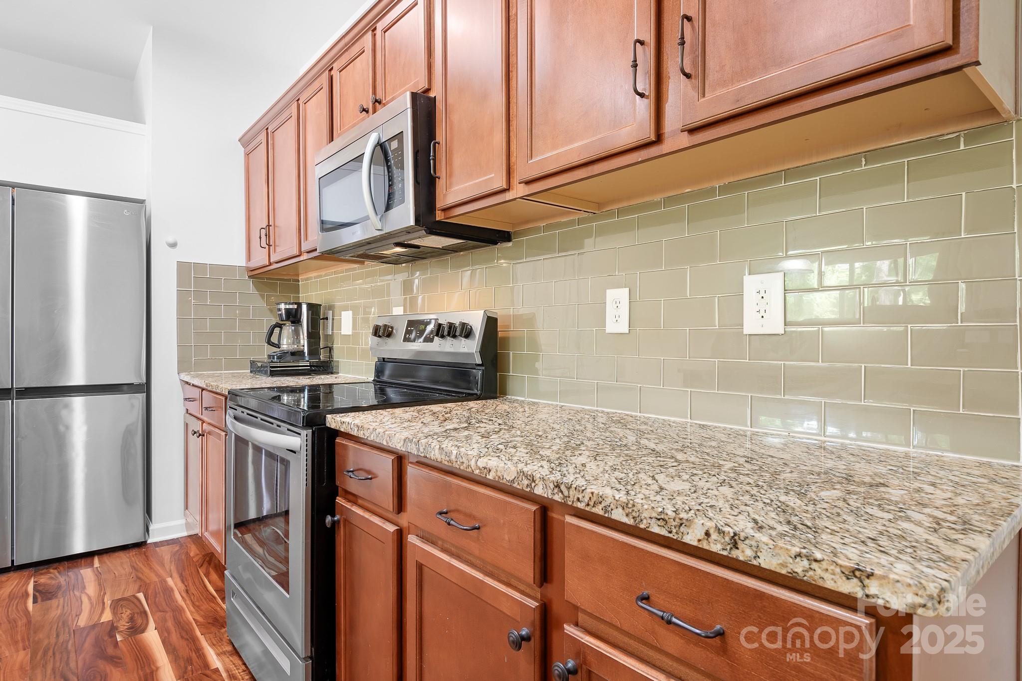 9437 Macquarie Lane